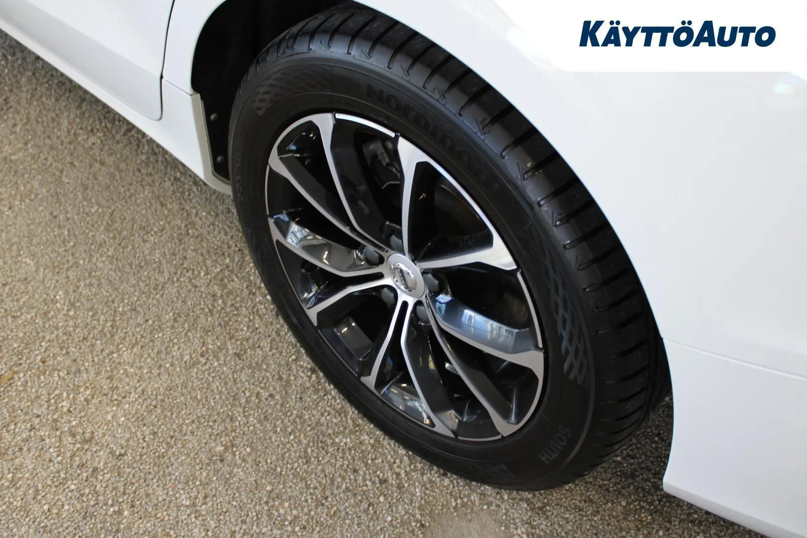 Volvo V60 XRH-878 carousel image