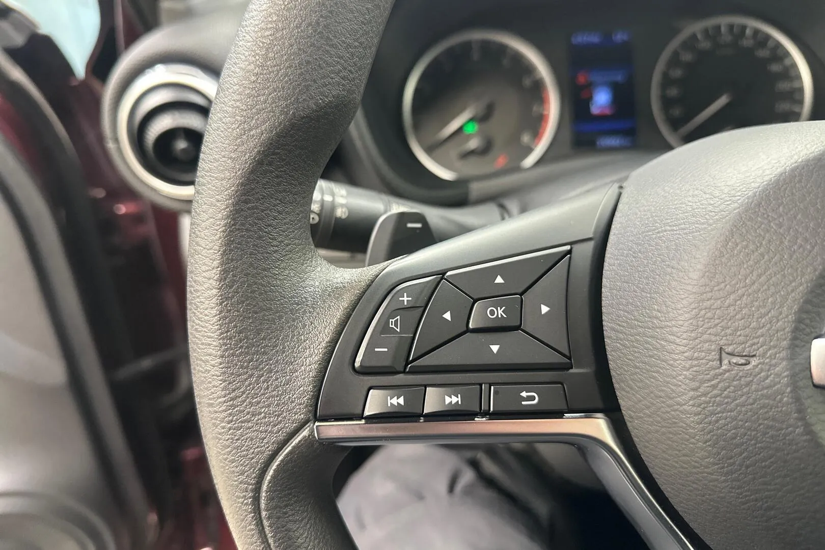 Nissan Juke SON-883 carousel image