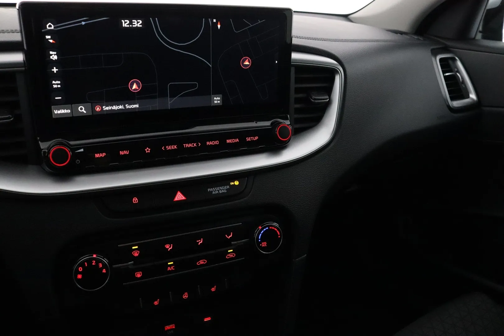 Kia Ceed RXA-586 carousel image
