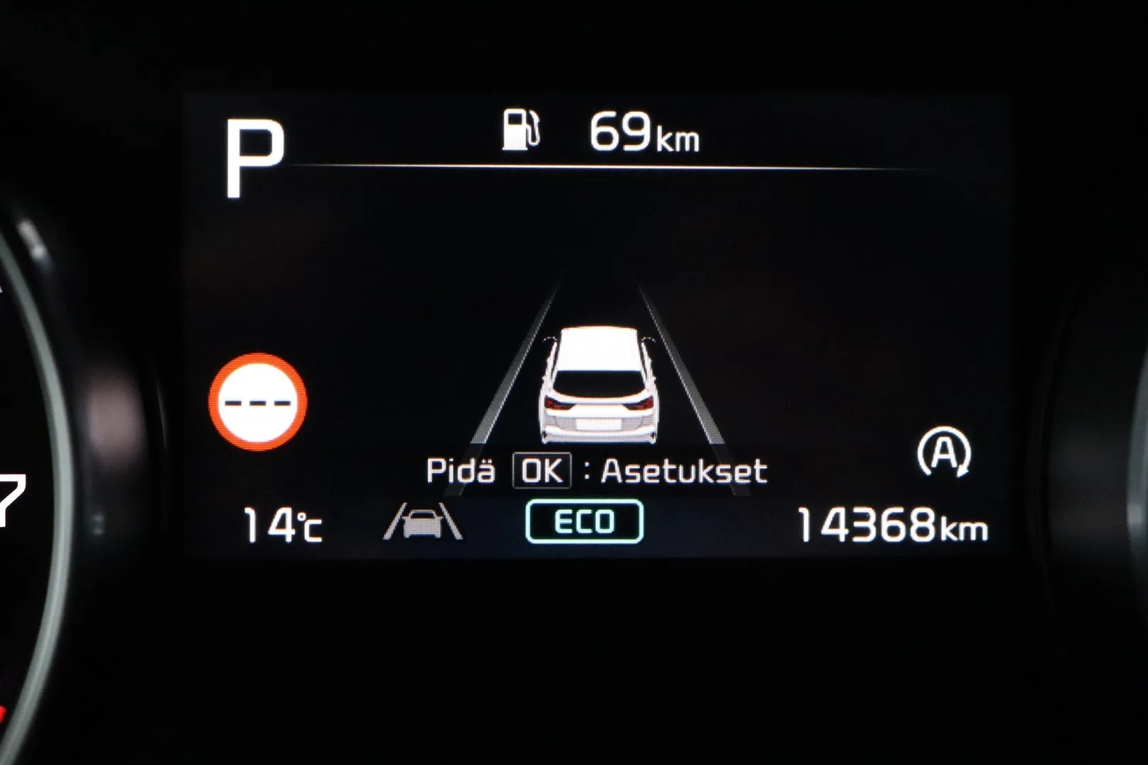 Kia Ceed RXA-586 carousel image