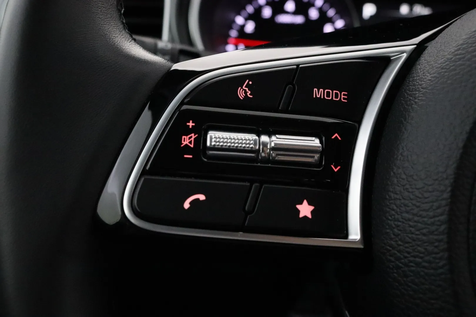 Kia Ceed RXA-586 carousel image