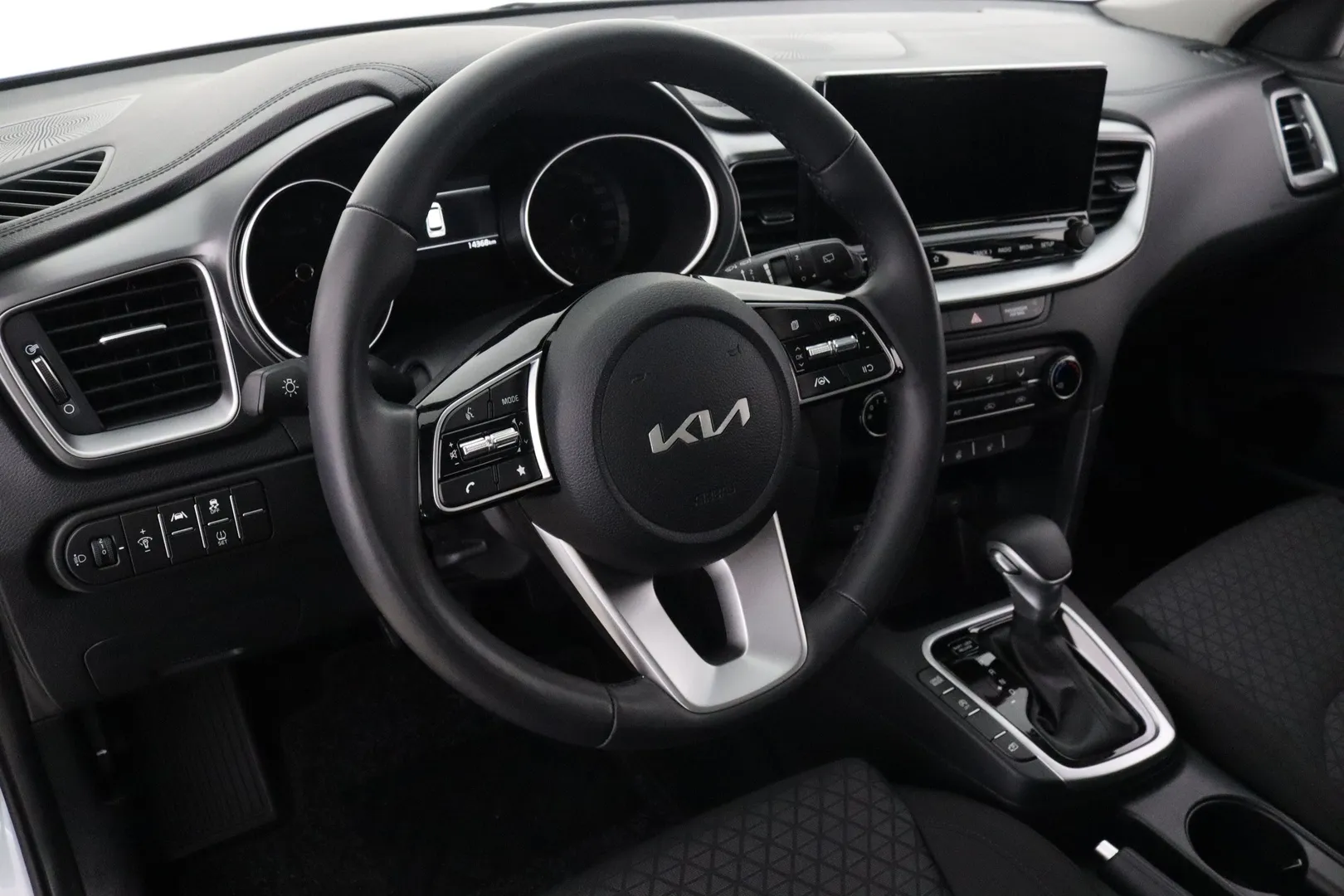 Kia Ceed RXA-586 carousel image