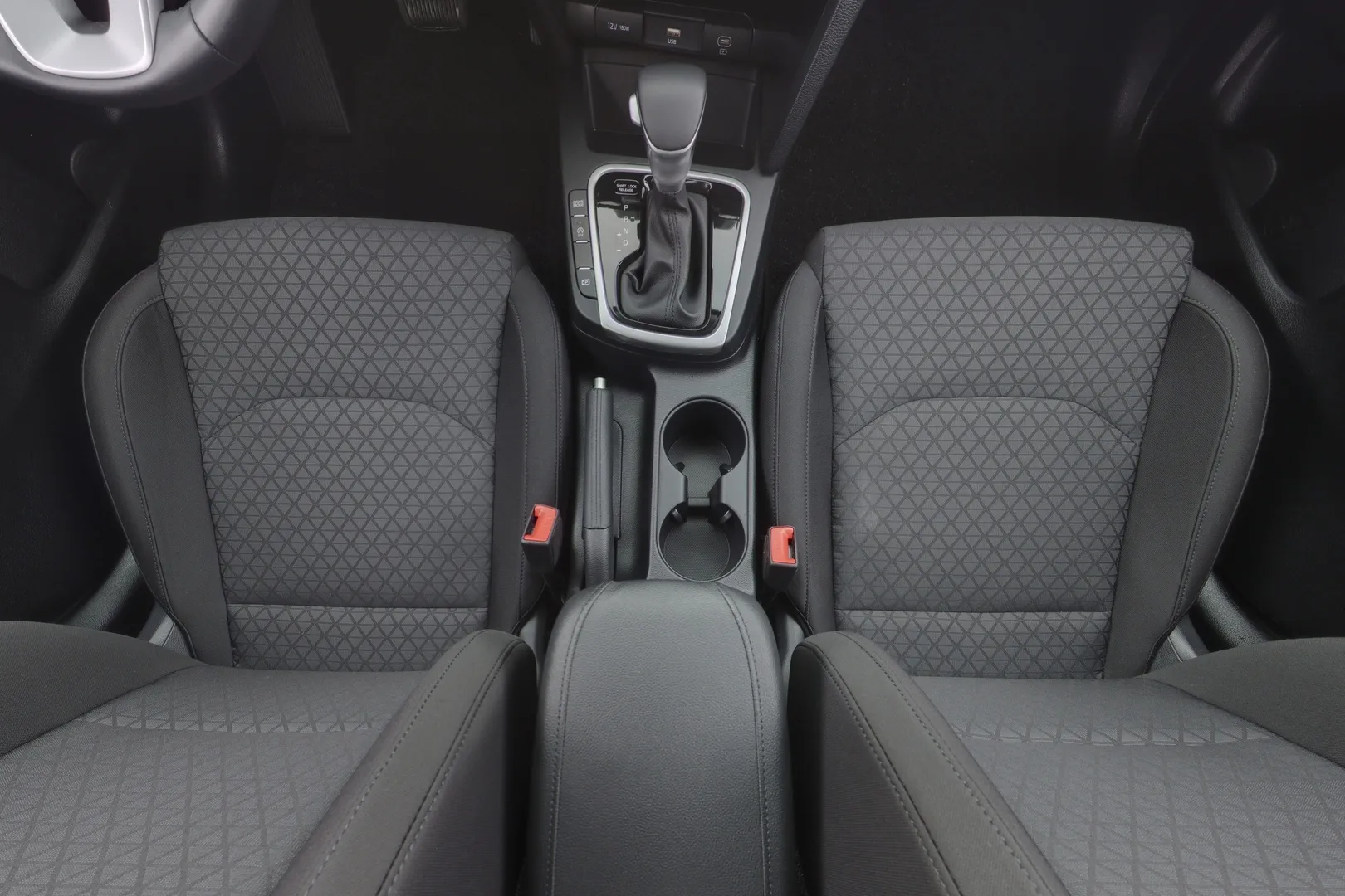 Kia Ceed RXA-586 carousel image