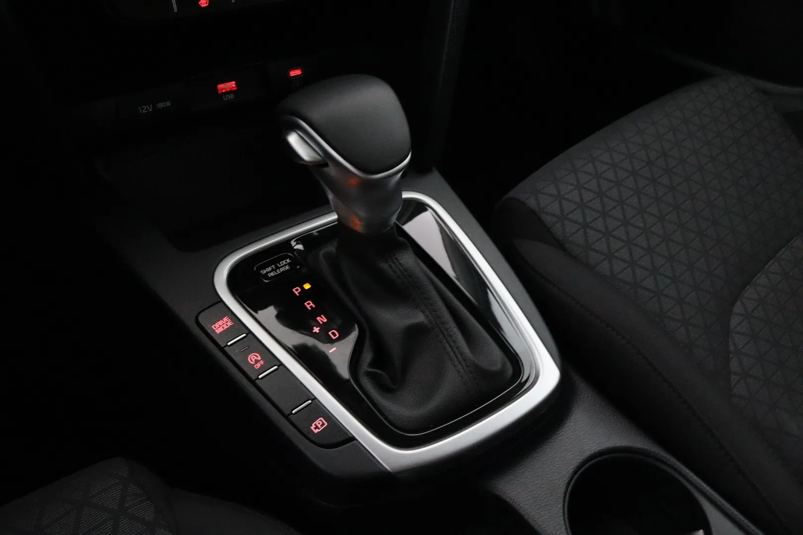 Kia Ceed RXA-586 carousel image