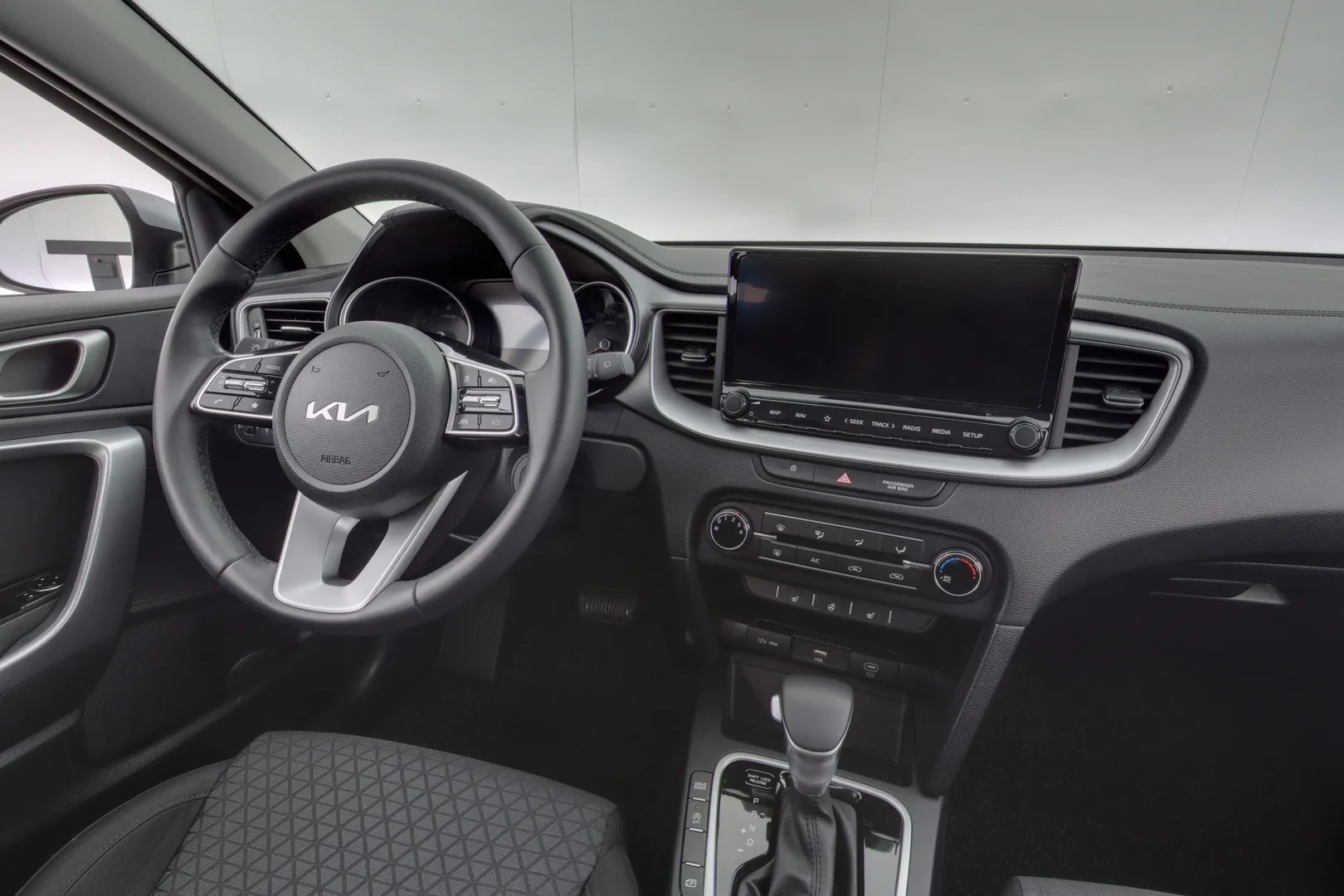 Kia Ceed RXA-586 carousel image