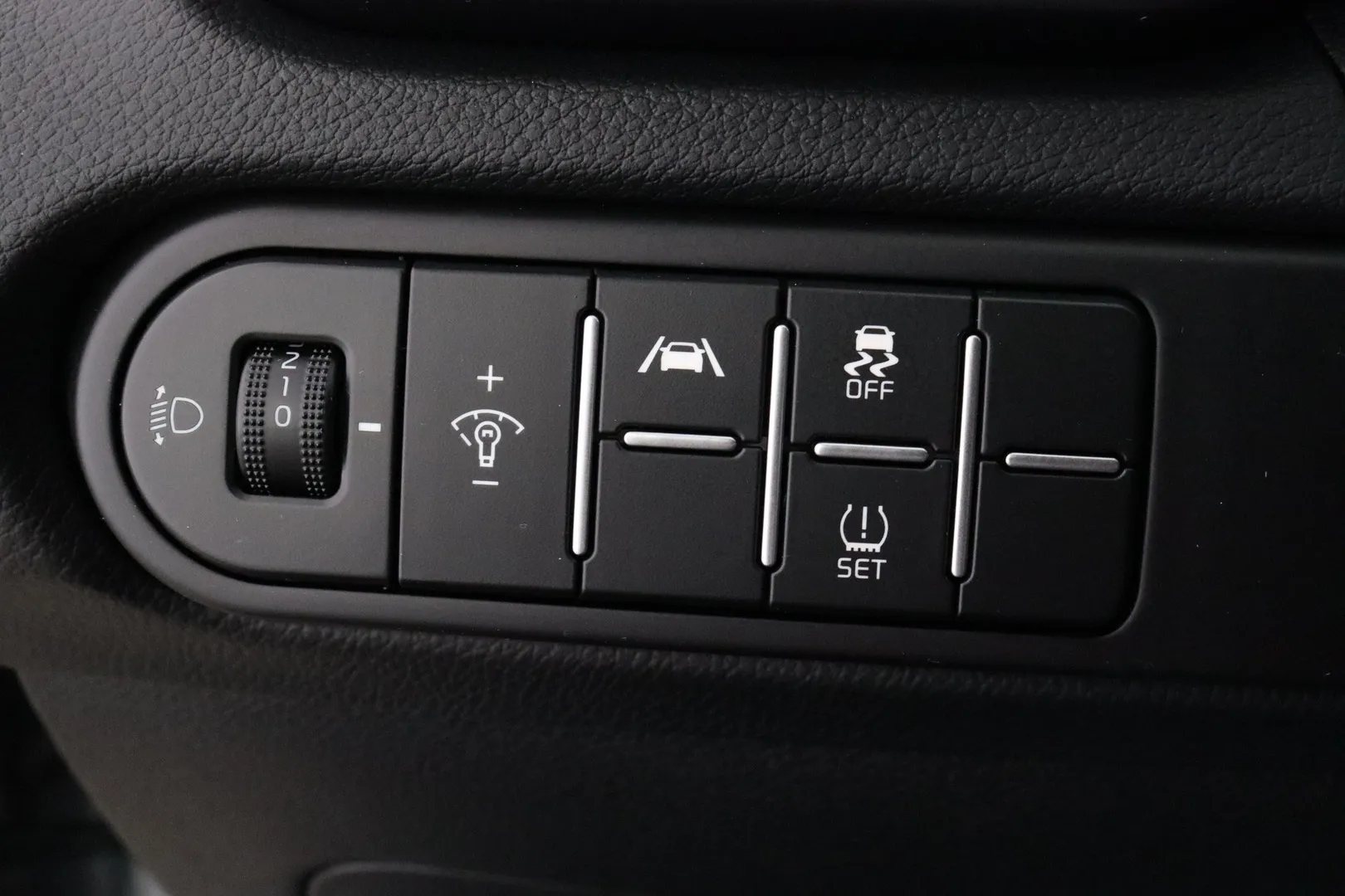Kia Ceed RXA-586 carousel image