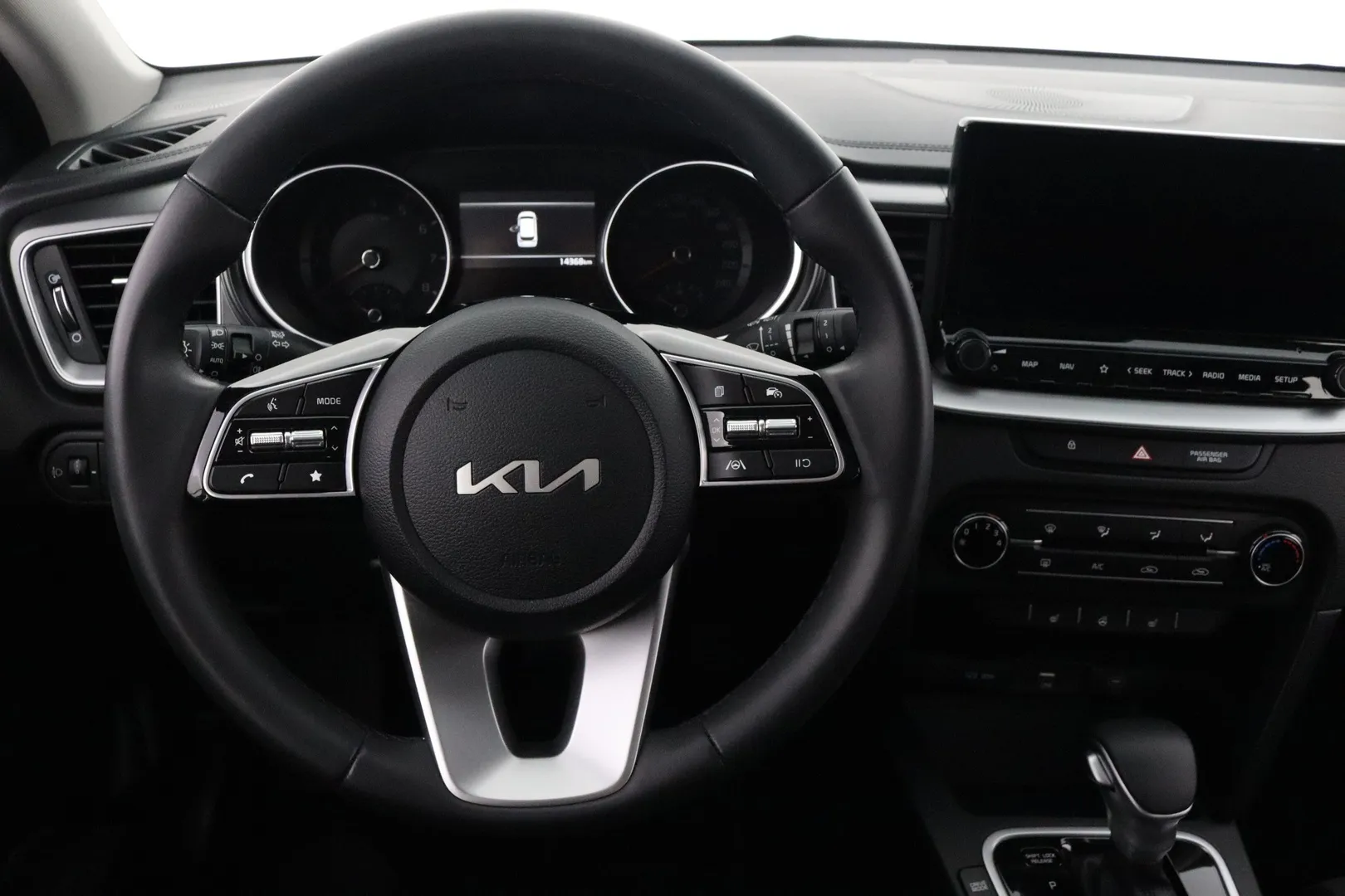 Kia Ceed RXA-586 carousel image