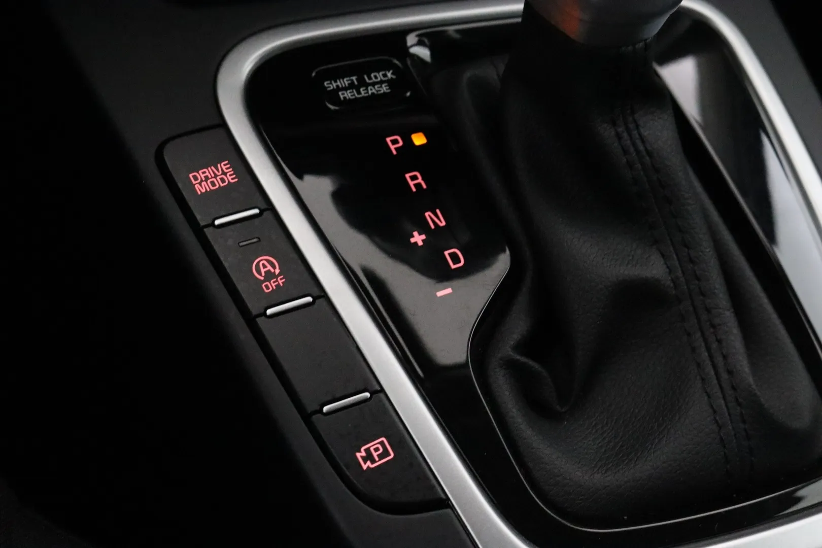 Kia Ceed RXA-586 carousel image