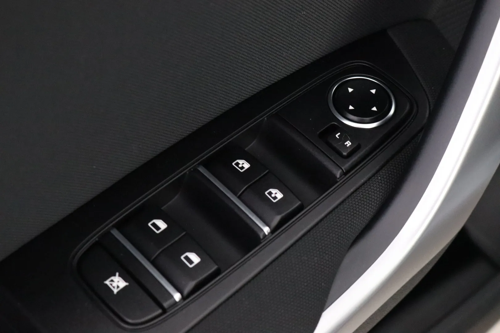 Kia Ceed RXA-586 carousel image
