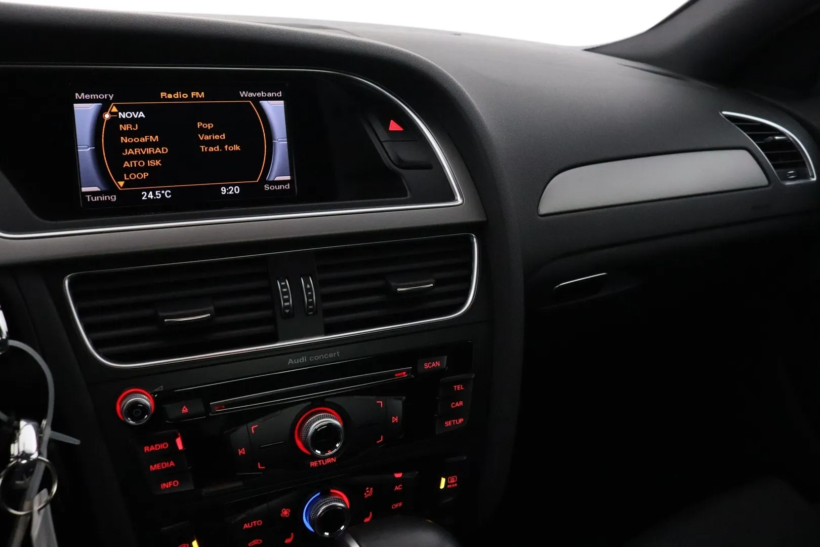 Audi A4 EMH-983 carousel image