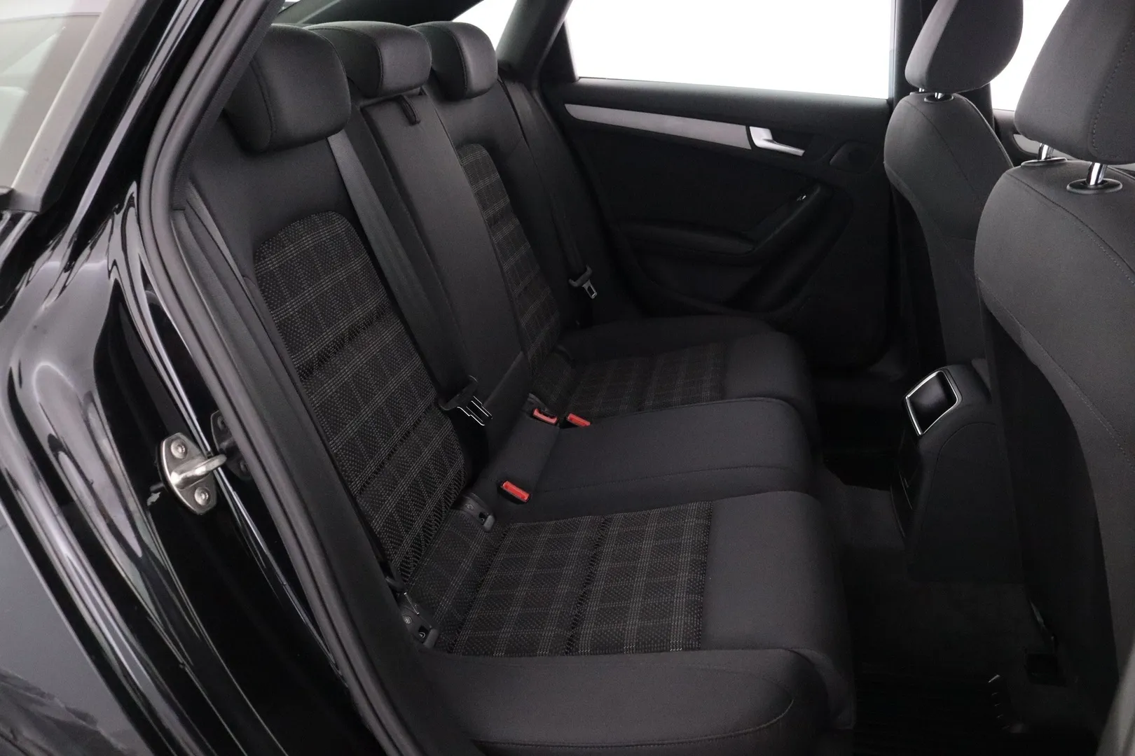 Audi A4 EMH-983 carousel image