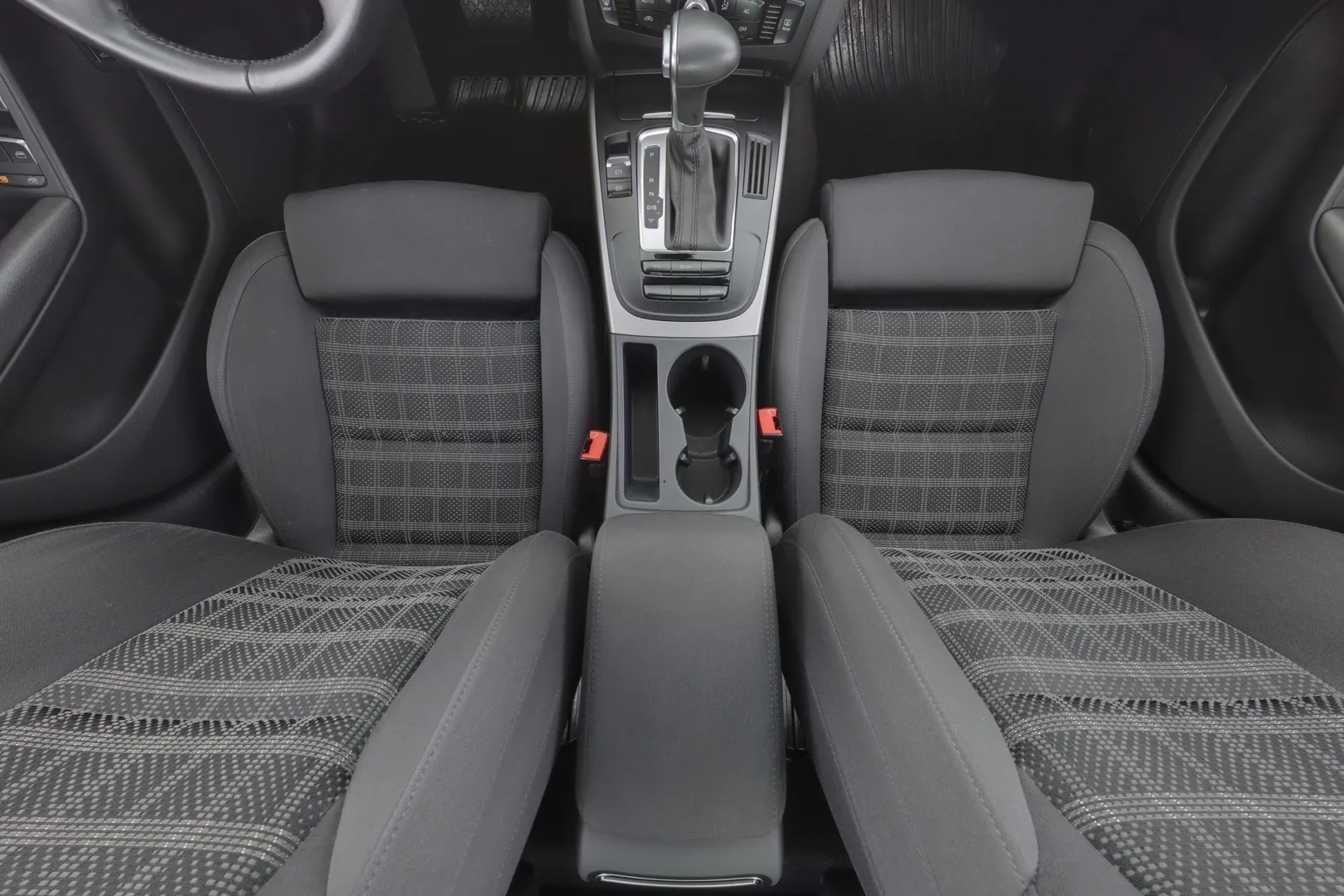 Audi A4 EMH-983 carousel image