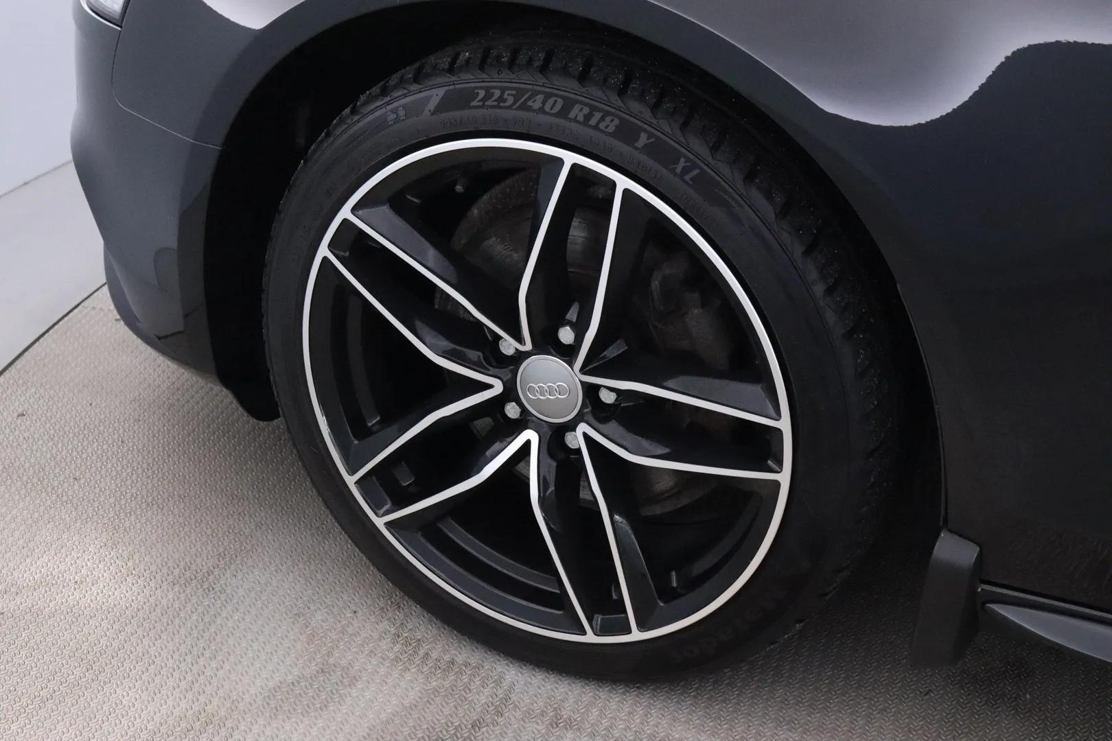 Audi A4 EMH-983 carousel image