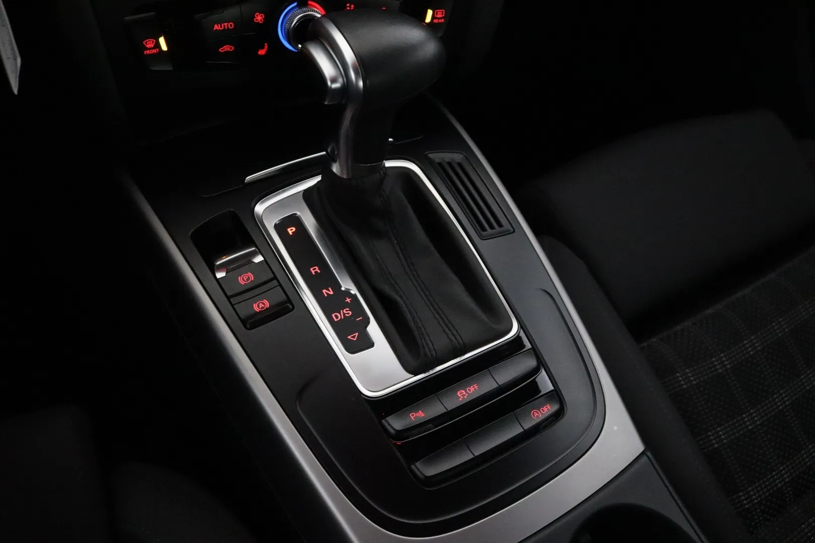 Audi A4 EMH-983 carousel image