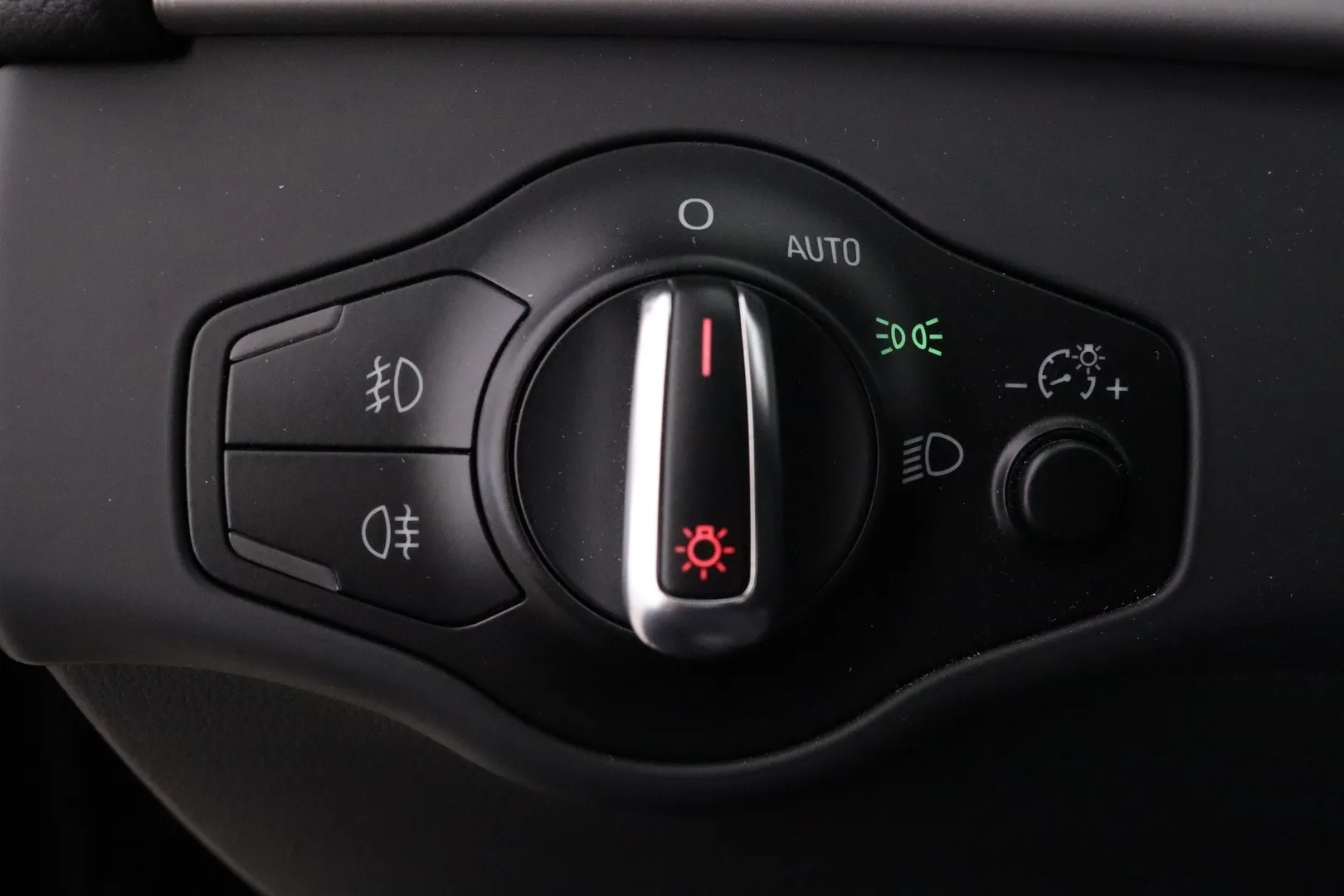 Audi A4 EMH-983 carousel image