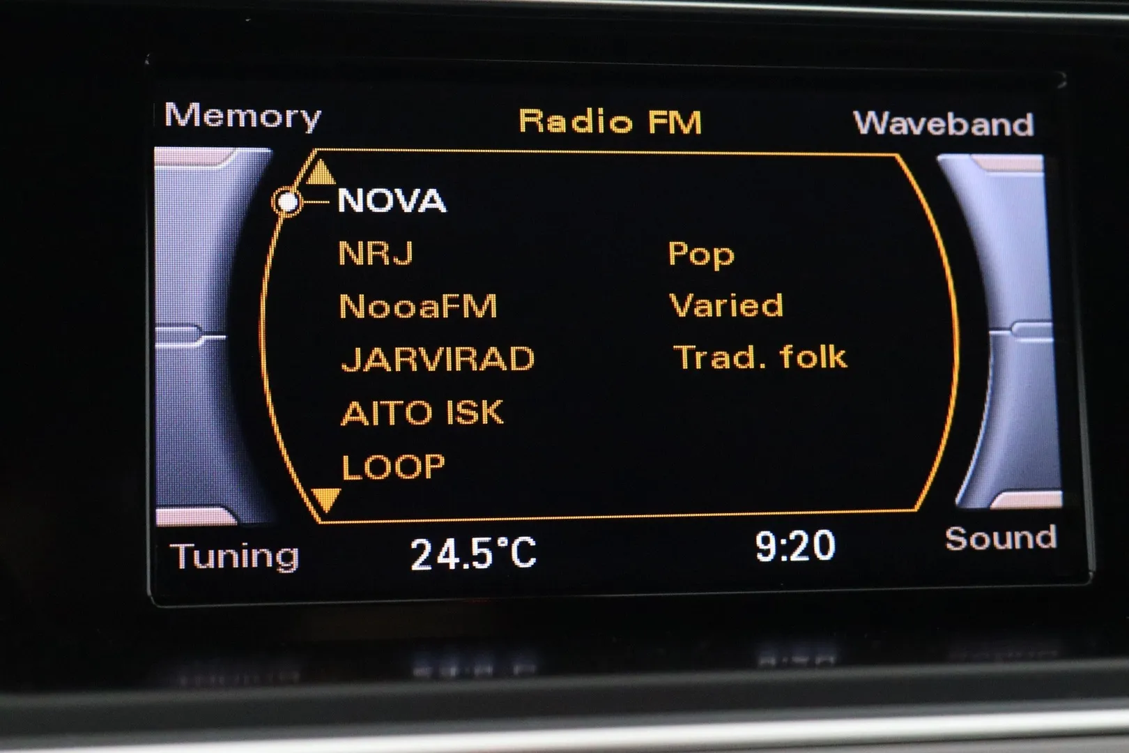 Audi A4 EMH-983 carousel image