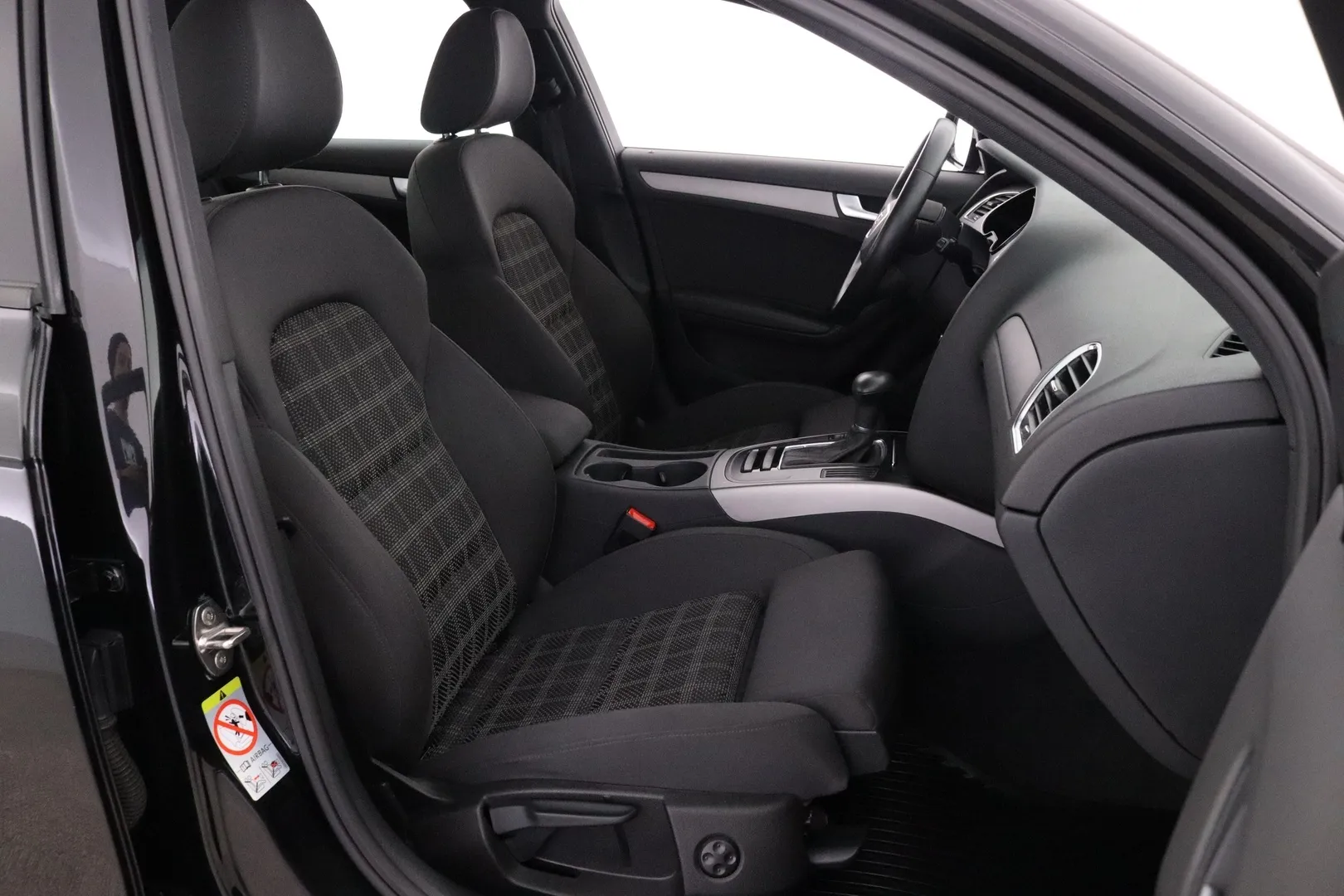 Audi A4 EMH-983 carousel image