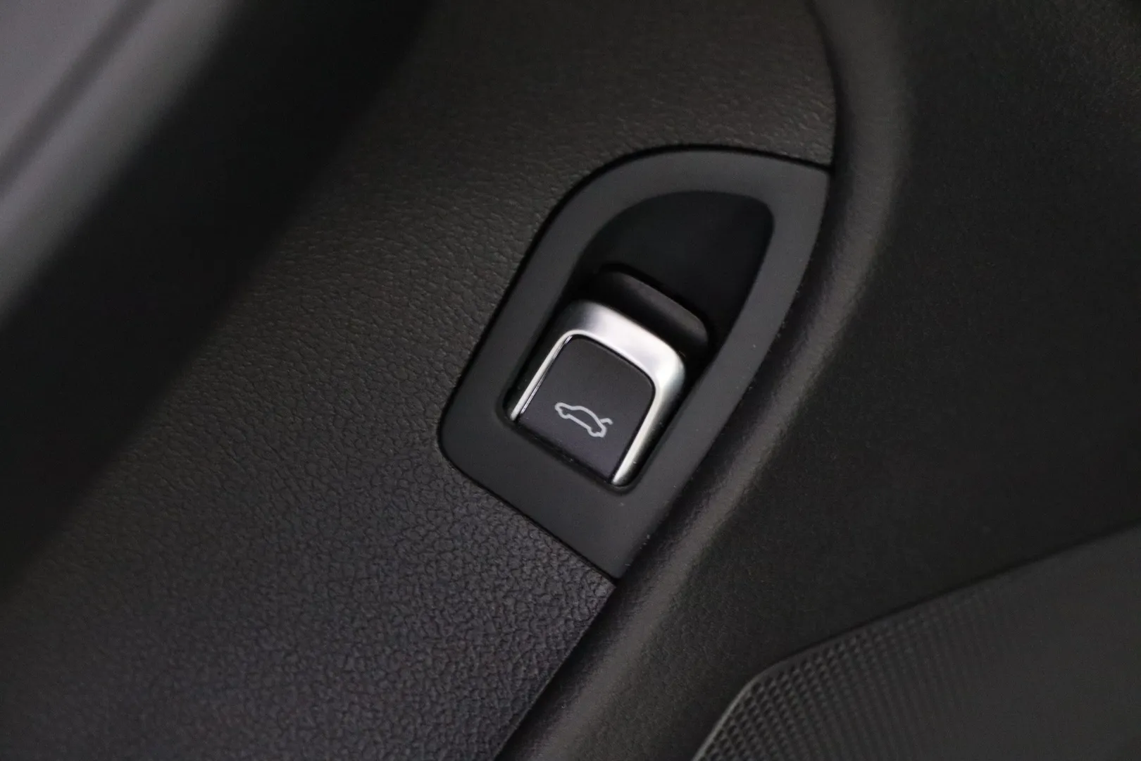 Audi A4 EMH-983 carousel image