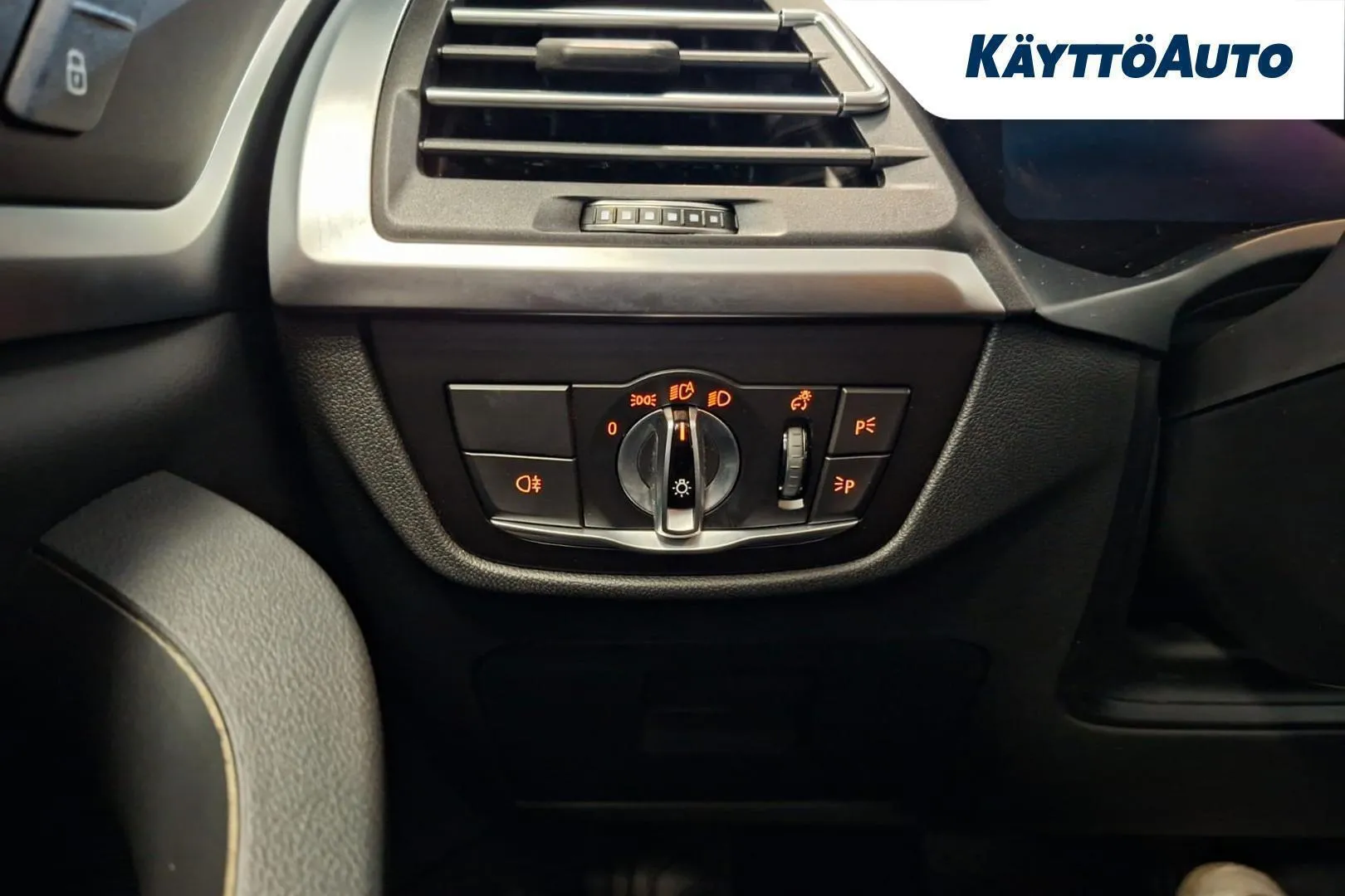 BMW X3 OZJ-185 carousel image
