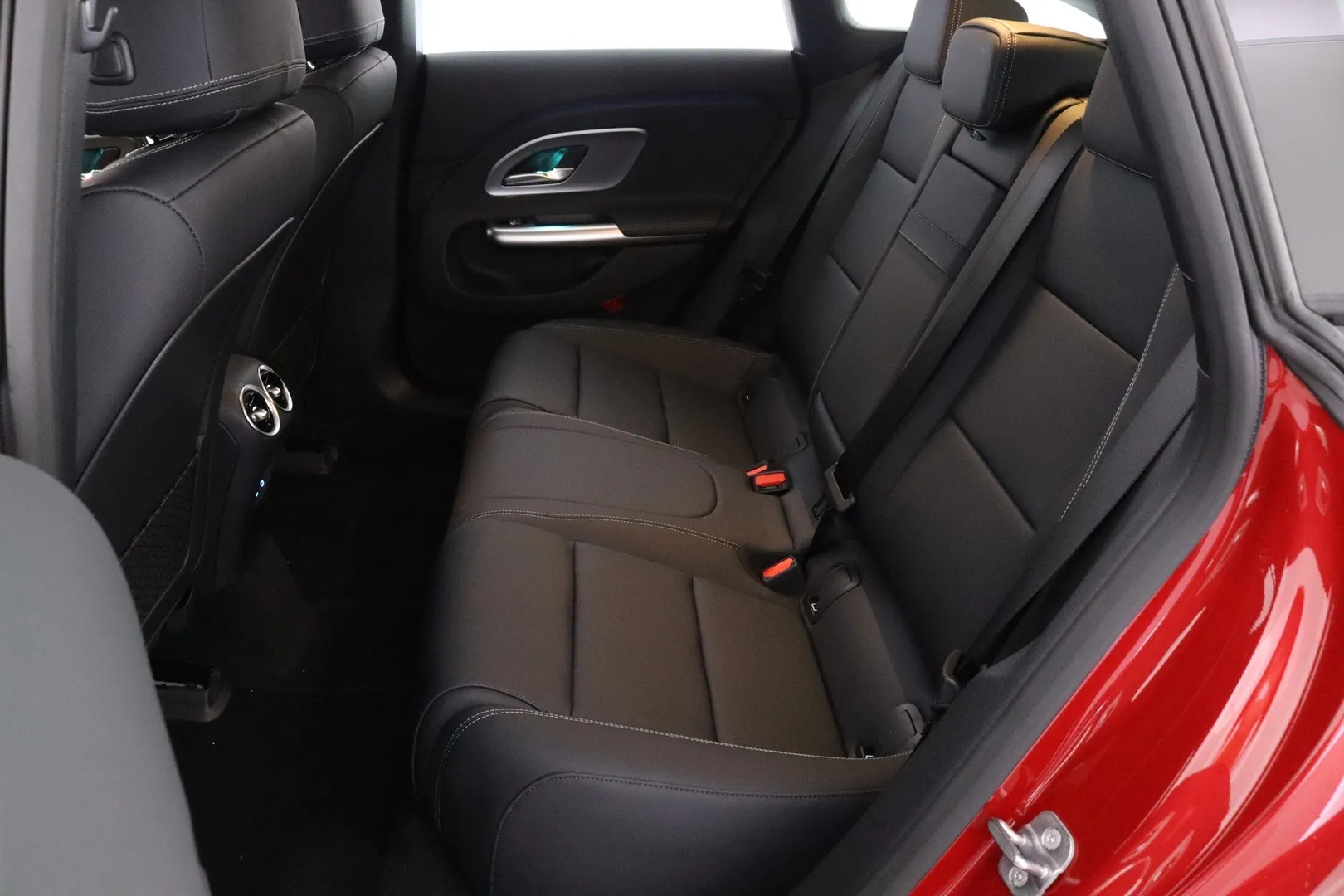 Mercedes-Benz CLA YMV-655 carousel image