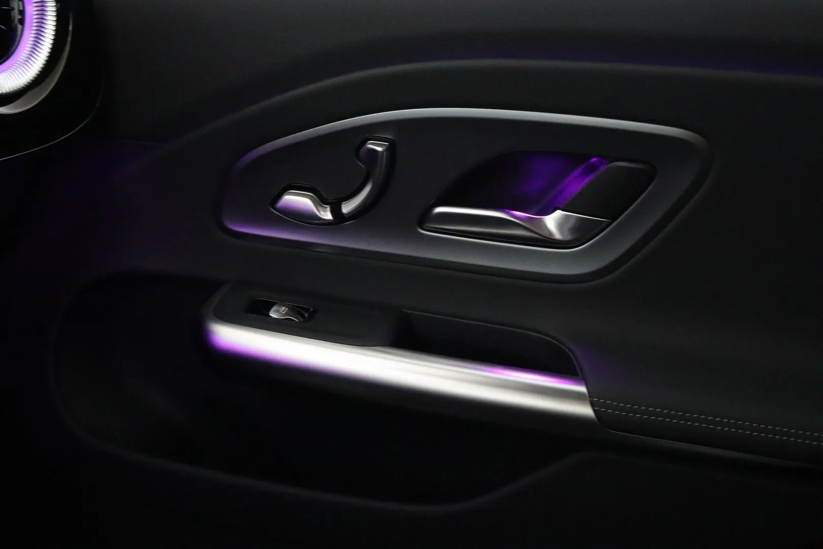 Mercedes-Benz CLA YMV-655 carousel image
