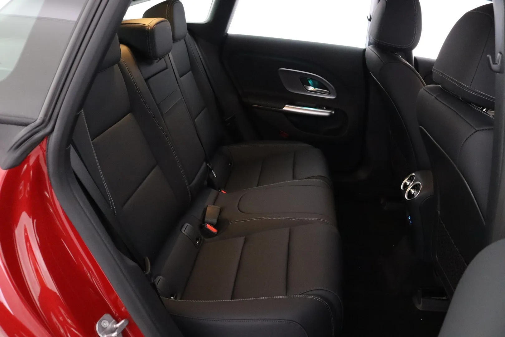 Mercedes-Benz CLA YMV-655 carousel image