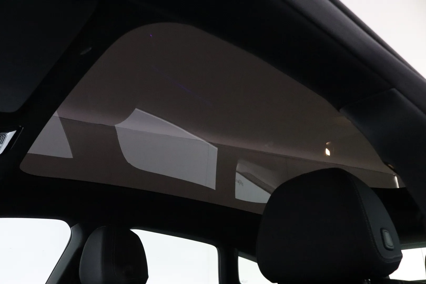 Mercedes-Benz CLA YMV-655 carousel image