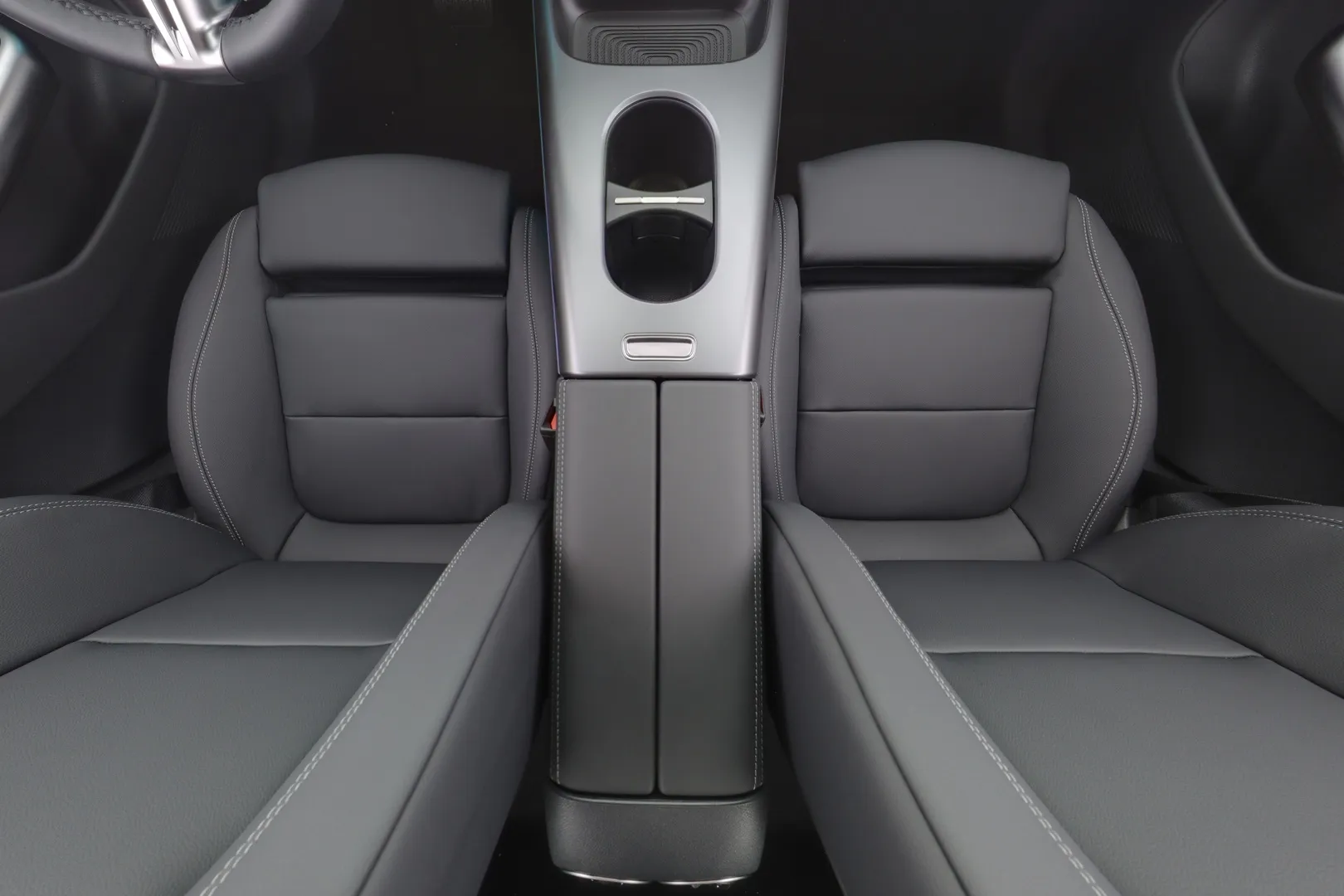 Mercedes-Benz CLA YMV-655 carousel image