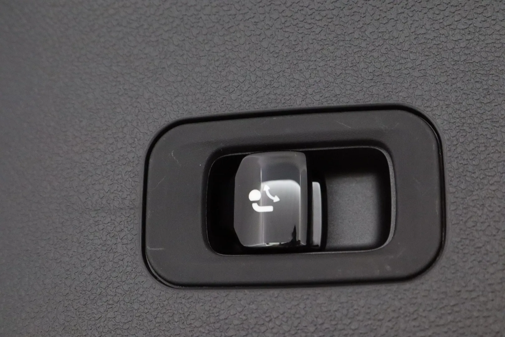 Mercedes-Benz CLA YMV-655 carousel image