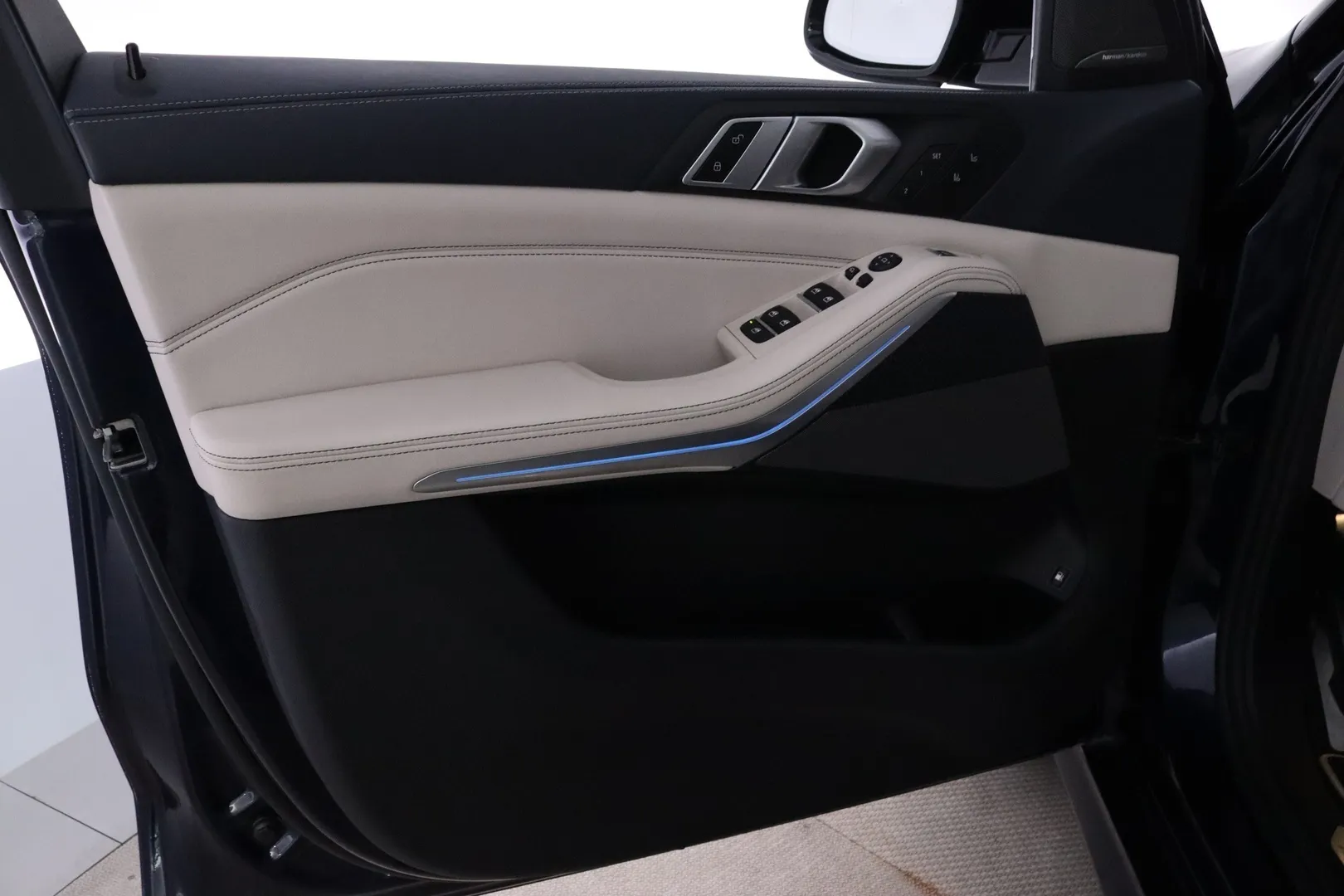 BMW X5 ZMV-609 carousel image