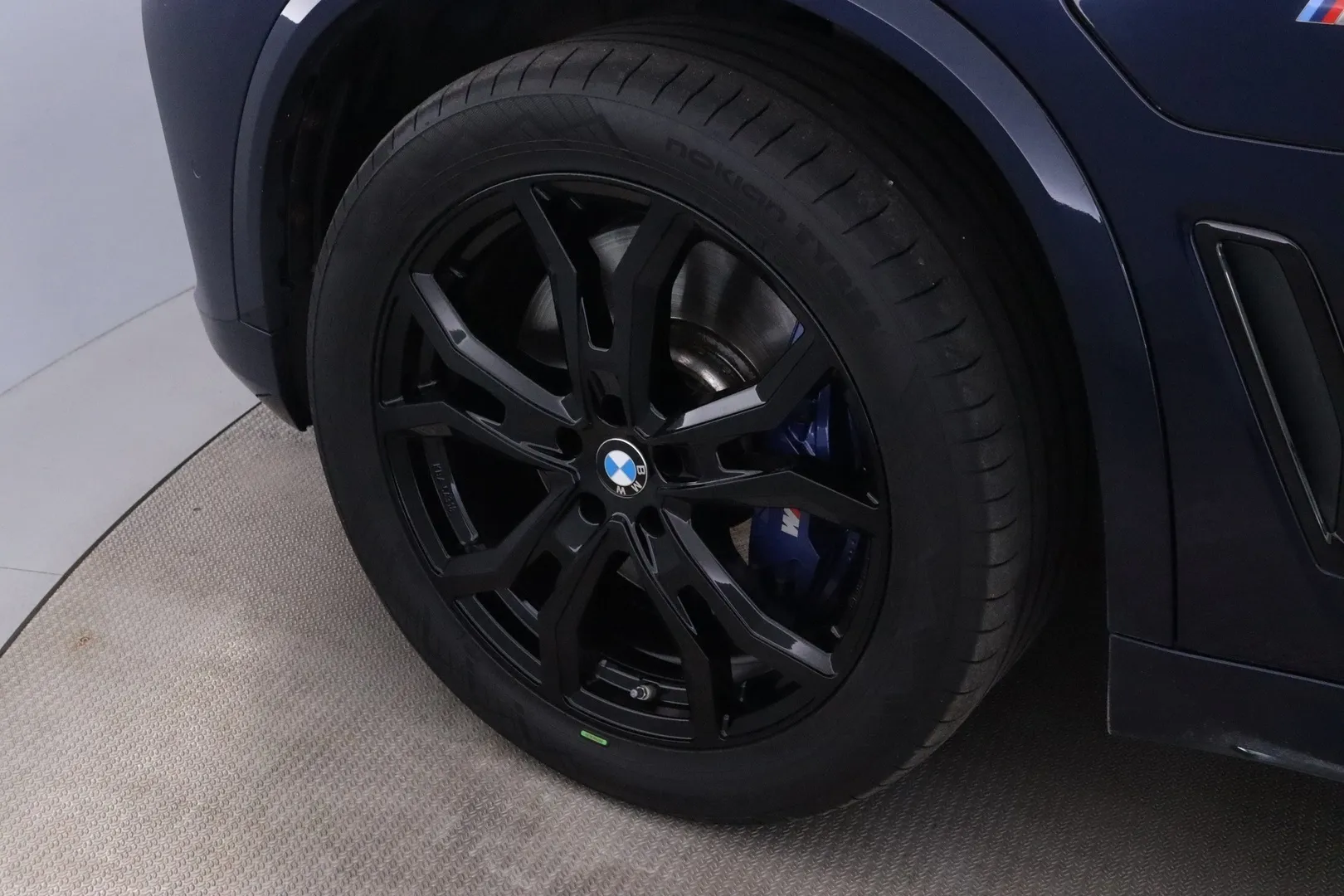 BMW X5 ZMV-609 carousel image