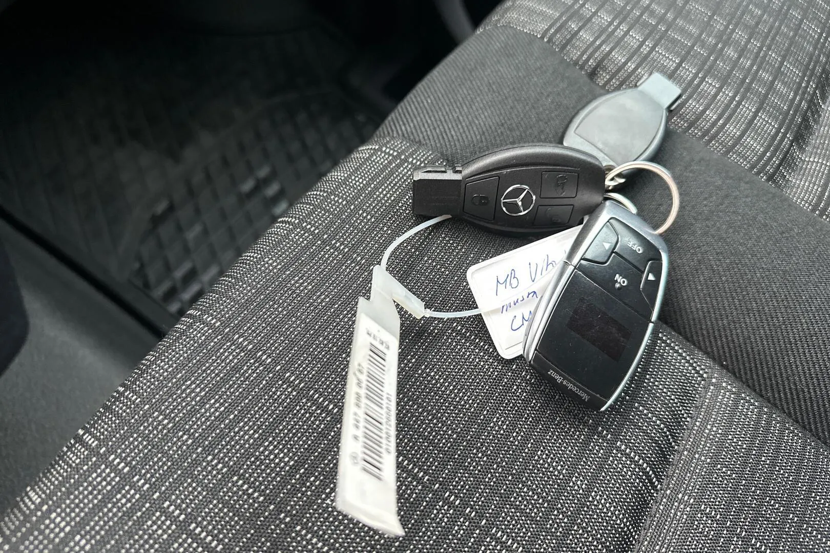 Mercedes-Benz Vito CMN-898 carousel image