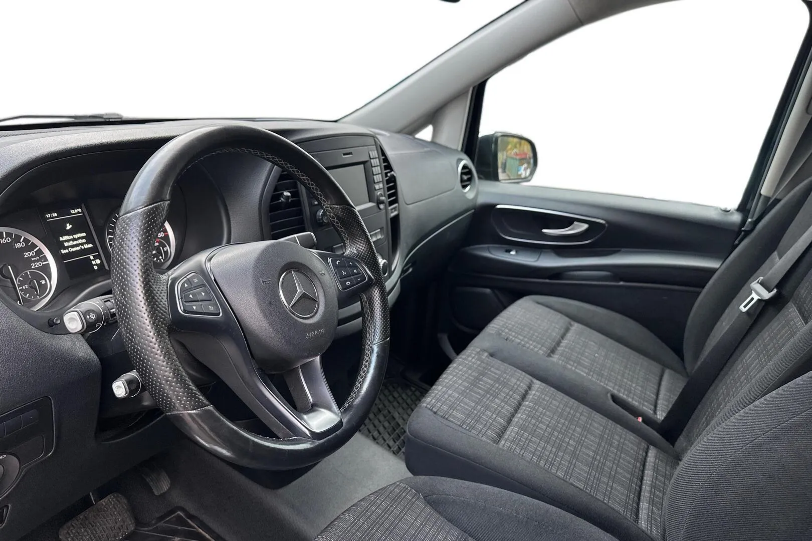Mercedes-Benz Vito CMN-898 carousel image