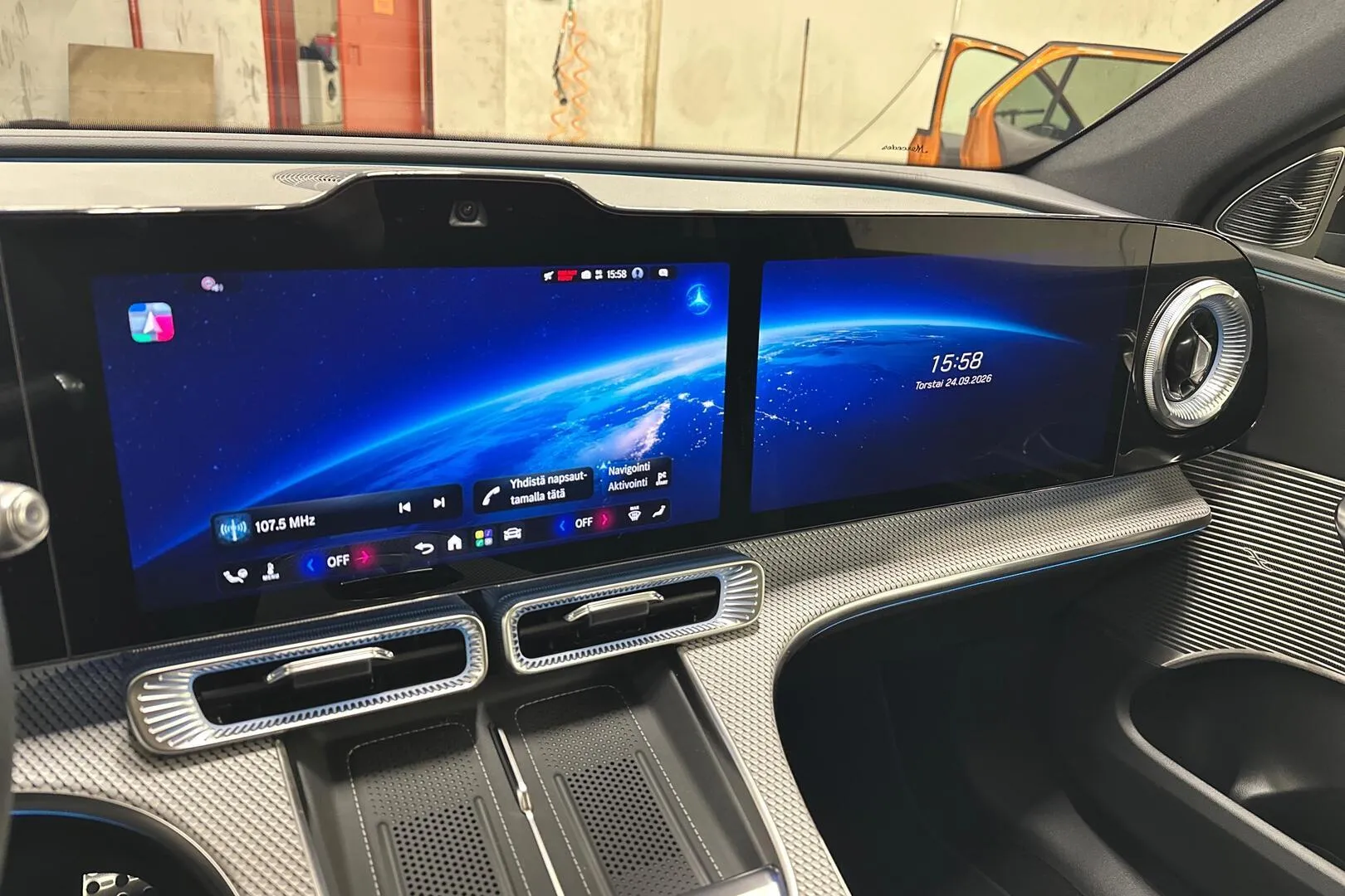 Mercedes-Benz GLC YMV-622 carousel image