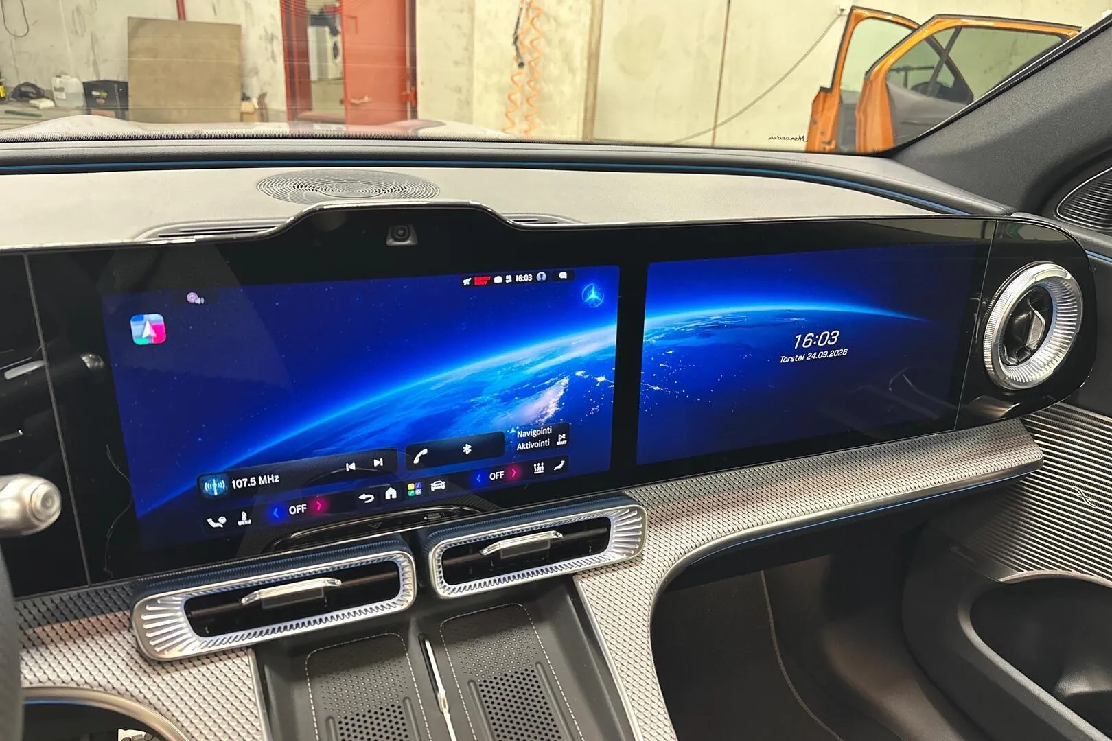 Mercedes-Benz GLC YMV-622 carousel image