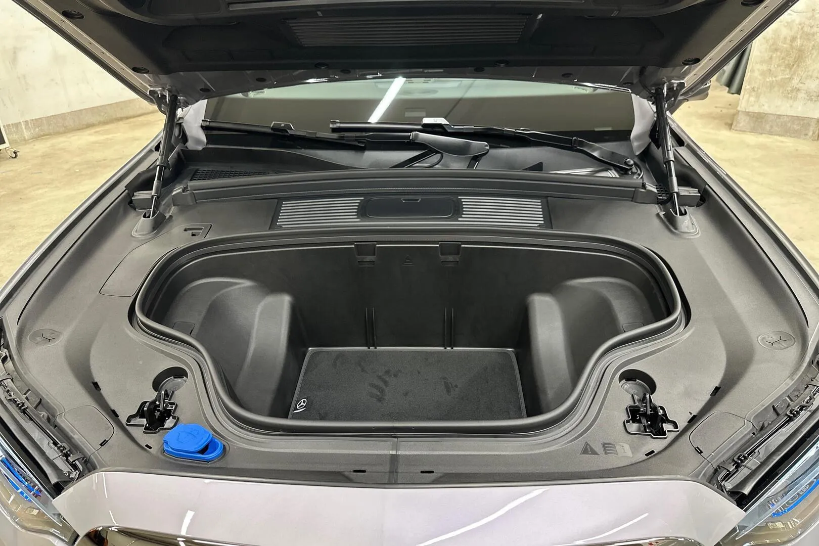 Mercedes-Benz GLC YMV-622 carousel image