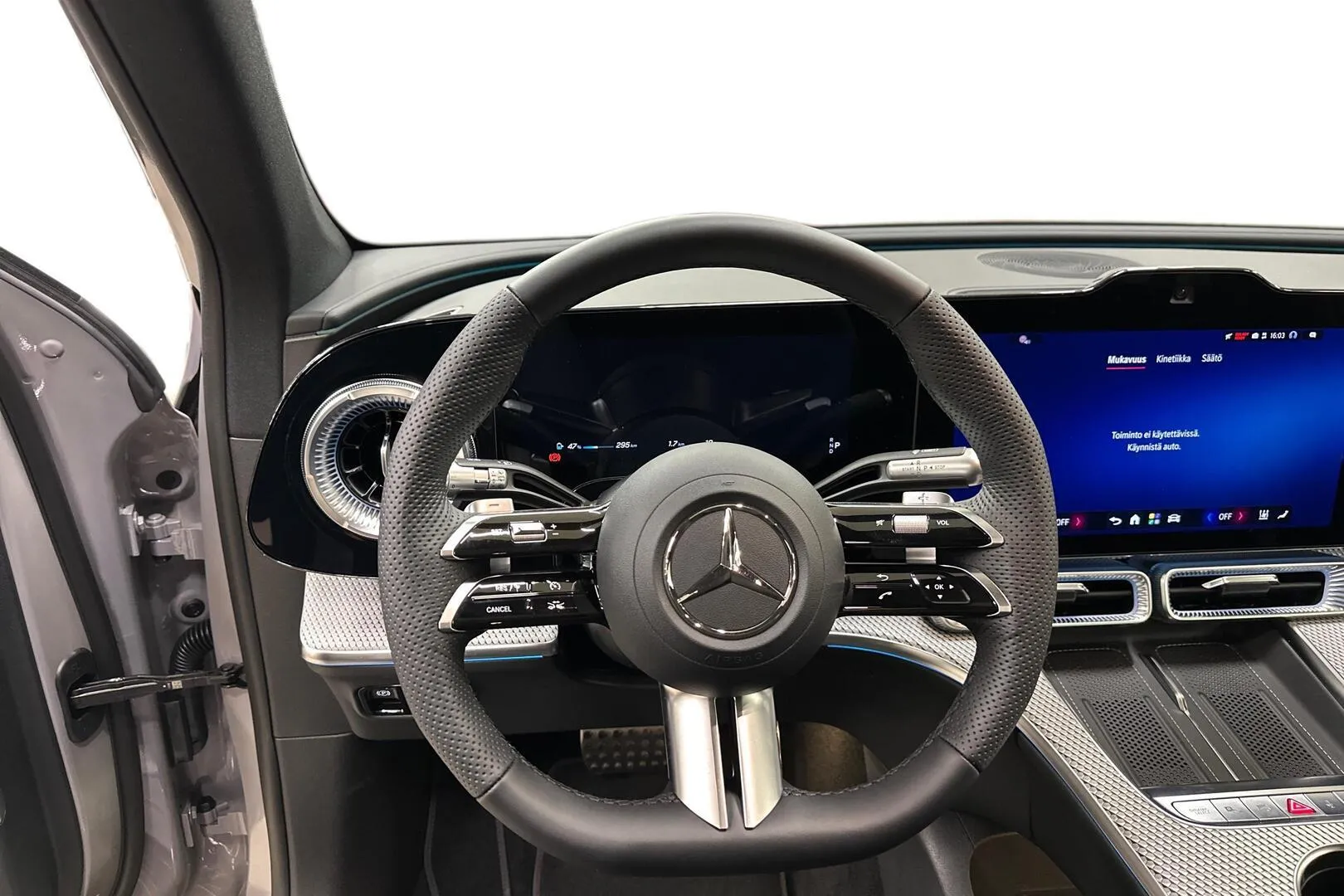 Mercedes-Benz GLC YMV-622 carousel image