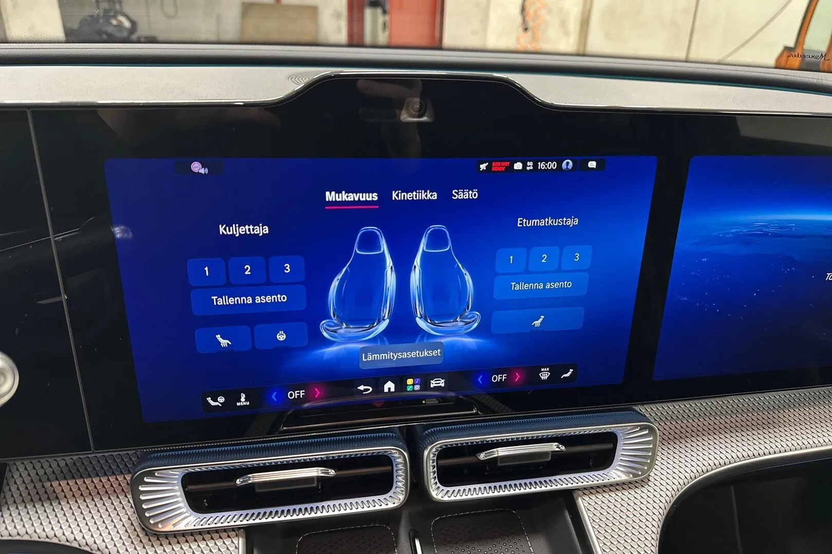 Mercedes-Benz GLC YMV-622 carousel image