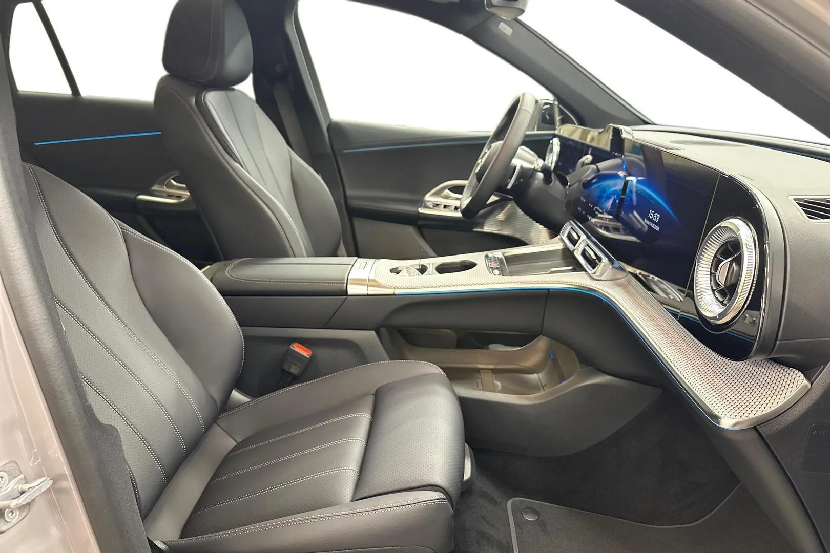 Mercedes-Benz GLC YMV-622 carousel image
