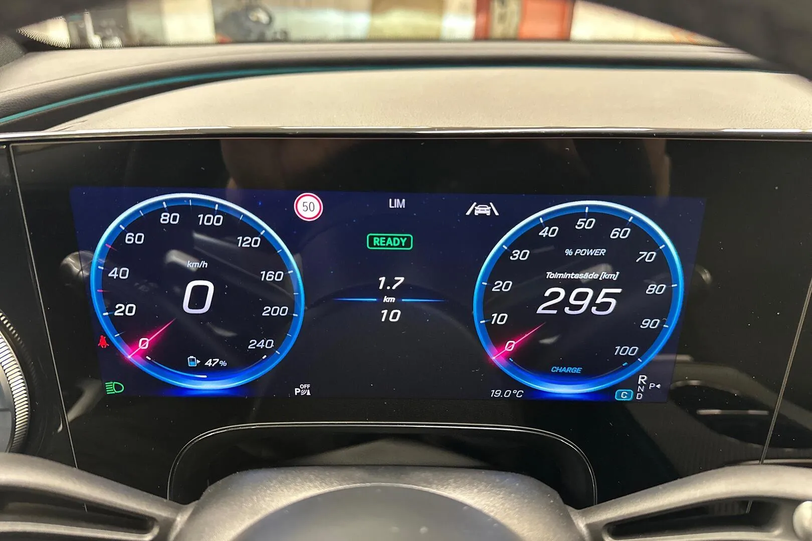 Mercedes-Benz GLC YMV-622 carousel image