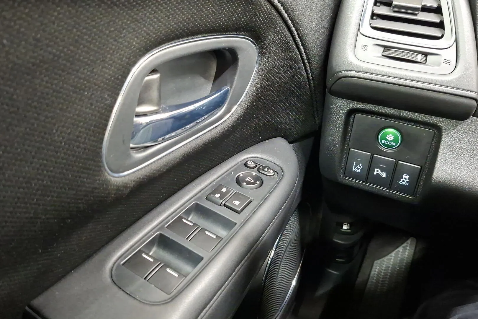 Honda HR-V MNC-695 carousel image