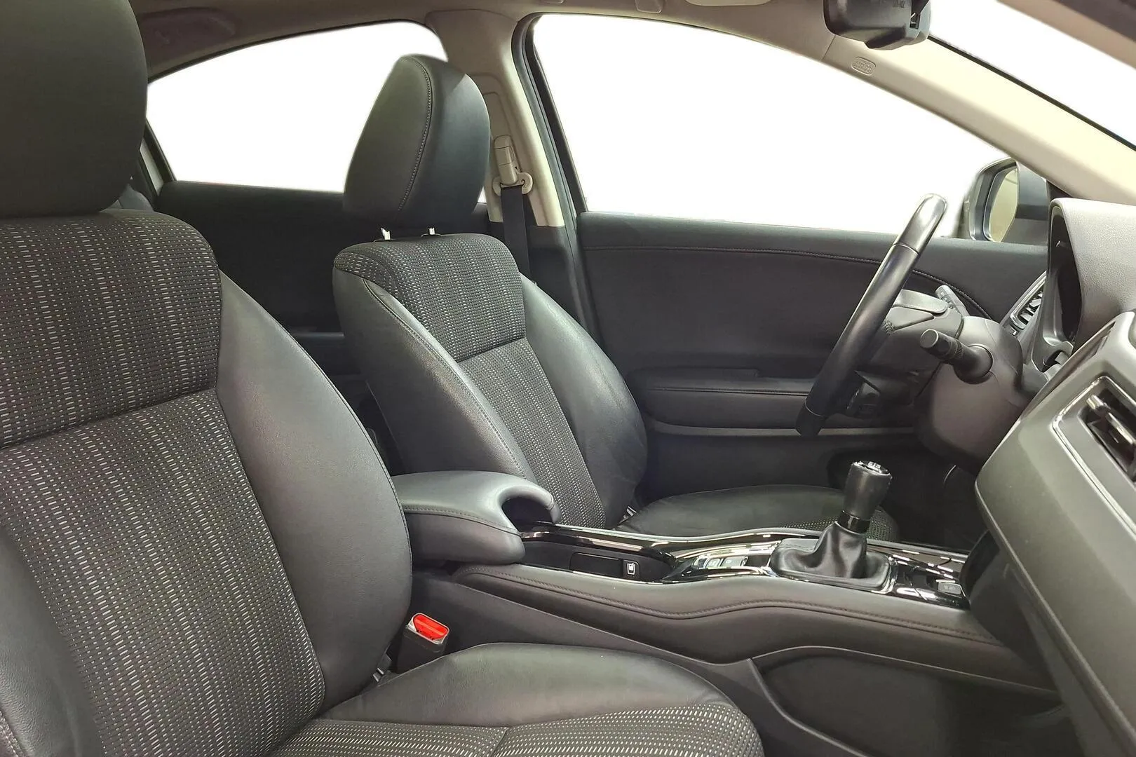 Honda HR-V MNC-695 carousel image