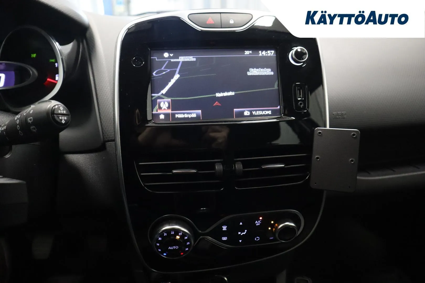 Renault Clio NKK-253 carousel image