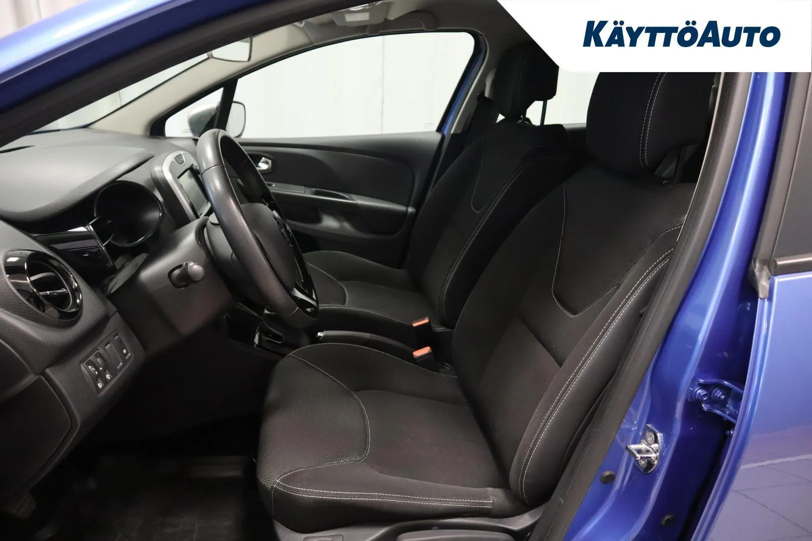 Renault Clio NKK-253 carousel image