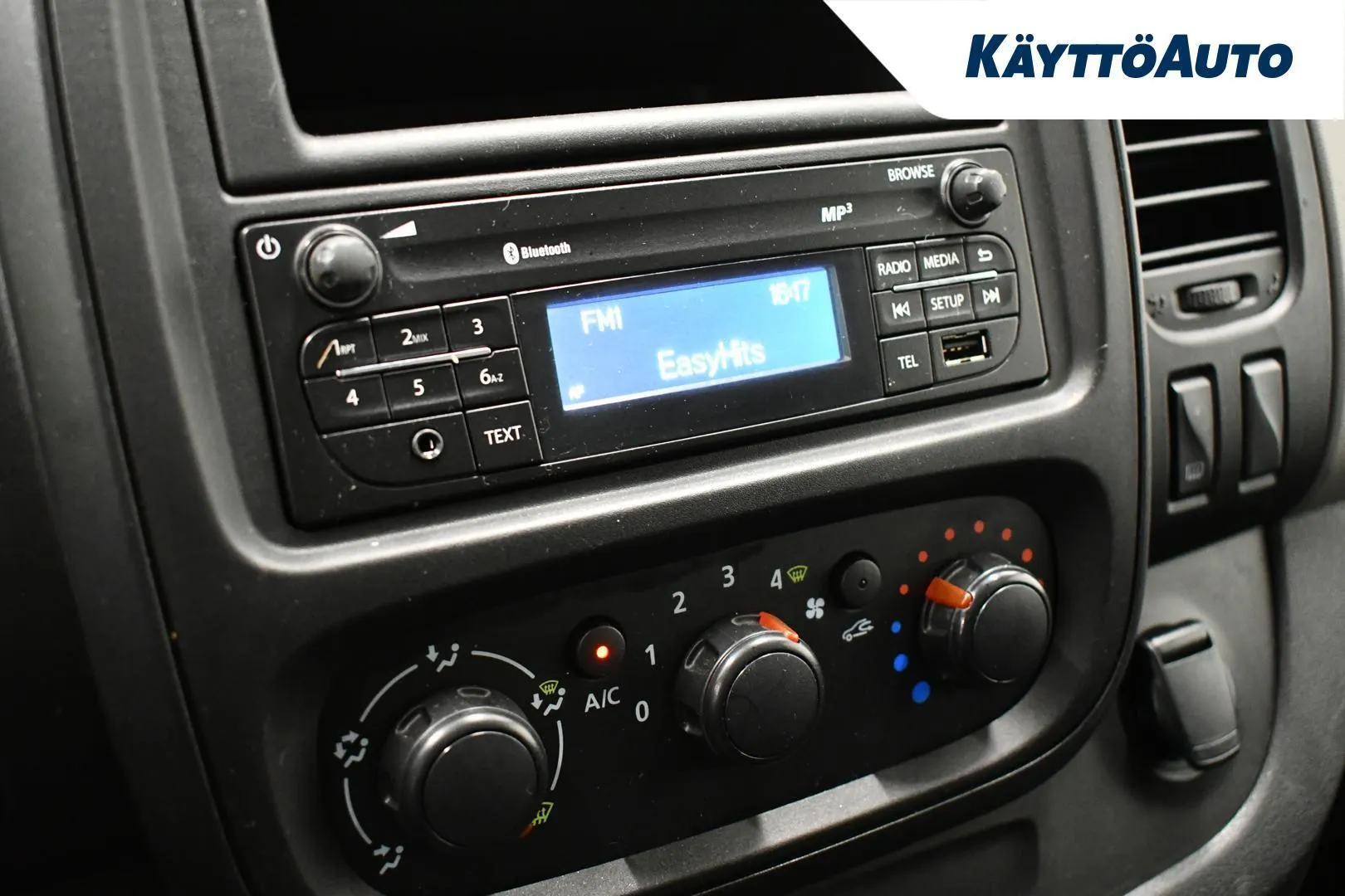 Renault Trafic CLA-366 carousel image