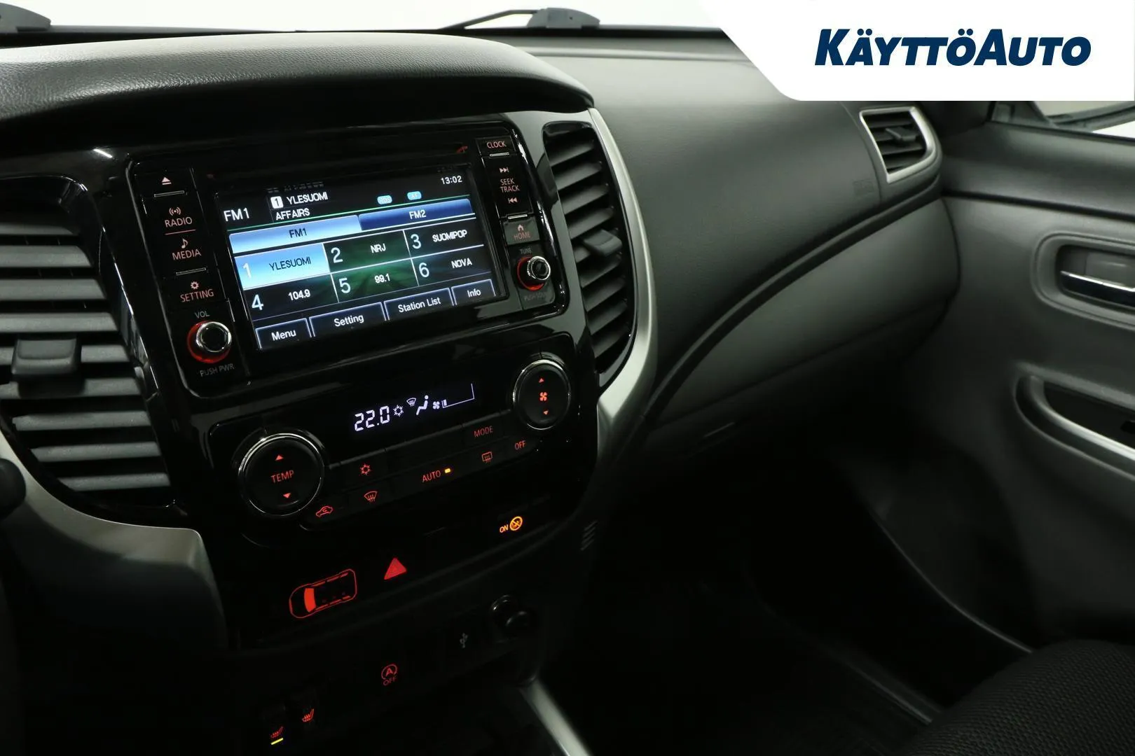 Mitsubishi L200 YLC-603 carousel image