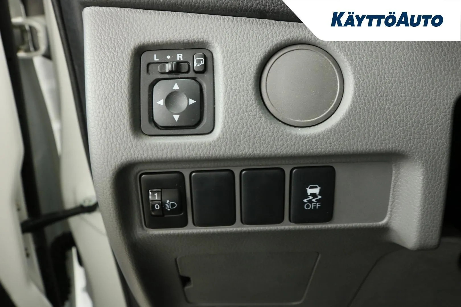 Mitsubishi L200 YLC-603 carousel image