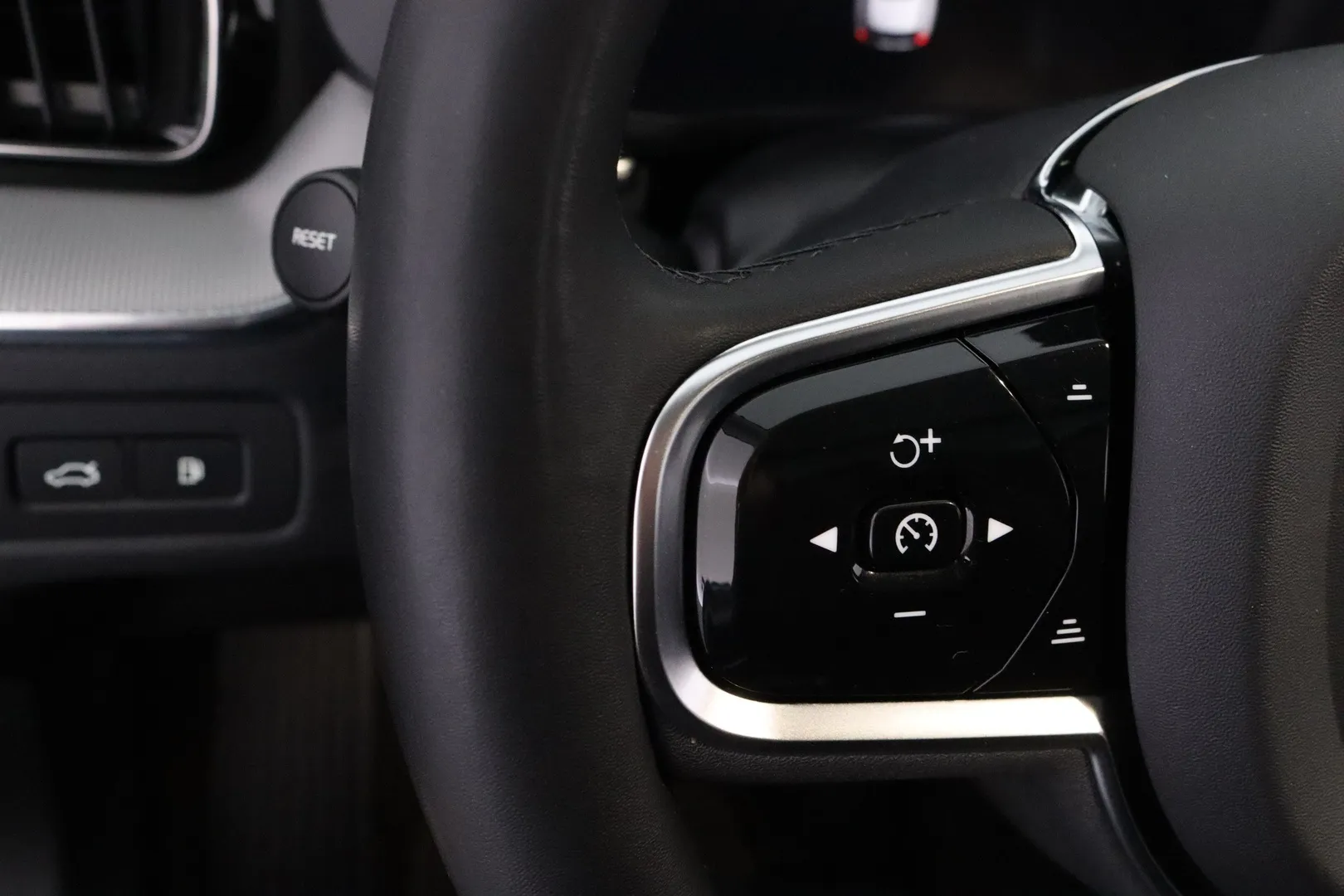 Volvo XC60 XRT-125 carousel image
