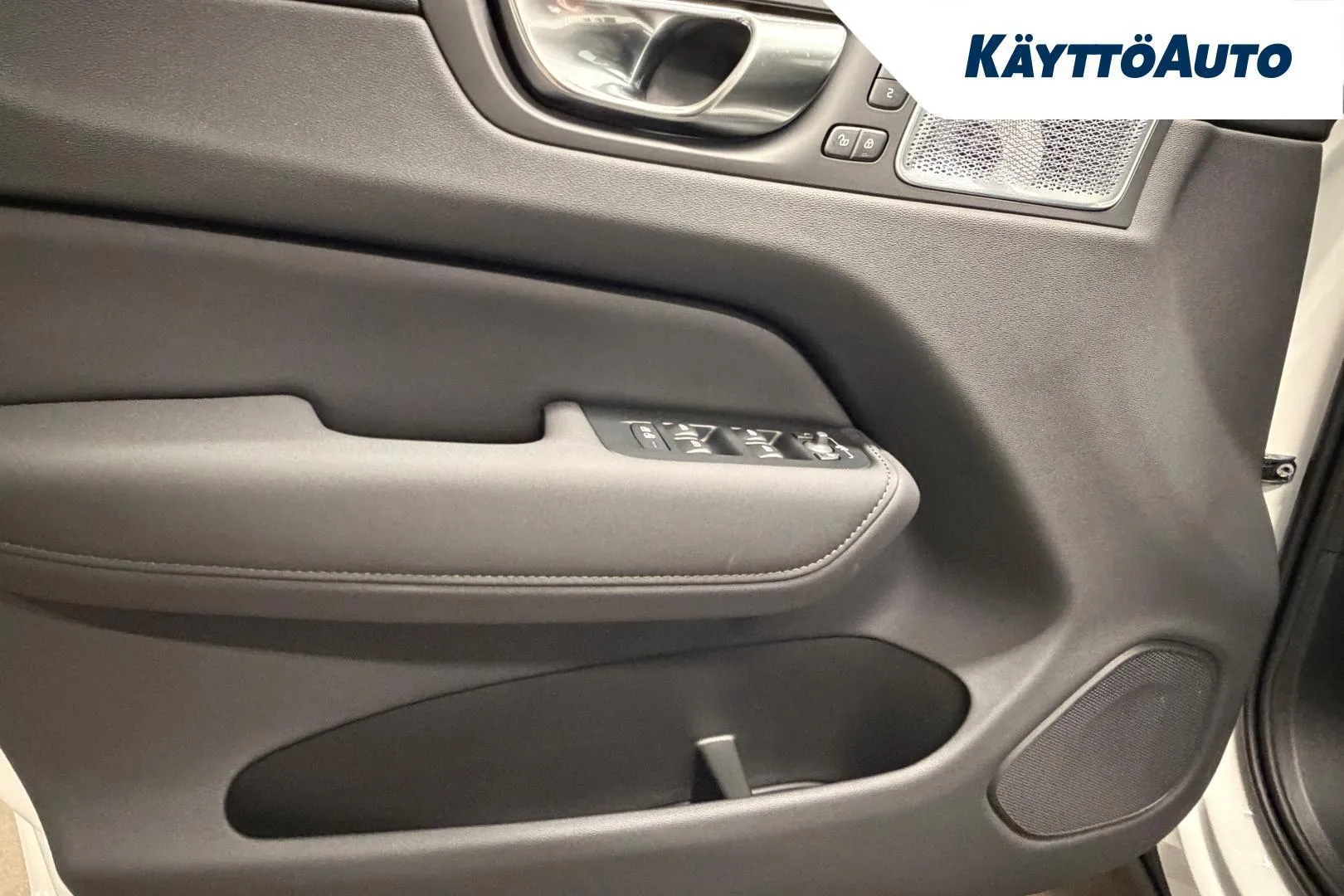 Volvo XC60 SZO-475 carousel image