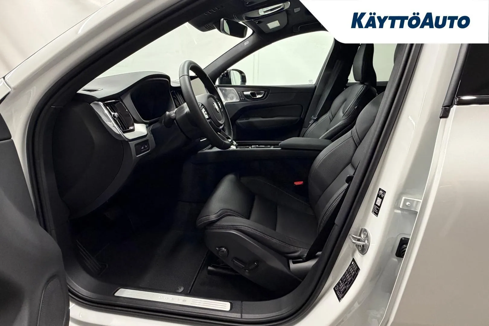 Volvo XC60 SZO-475 carousel image